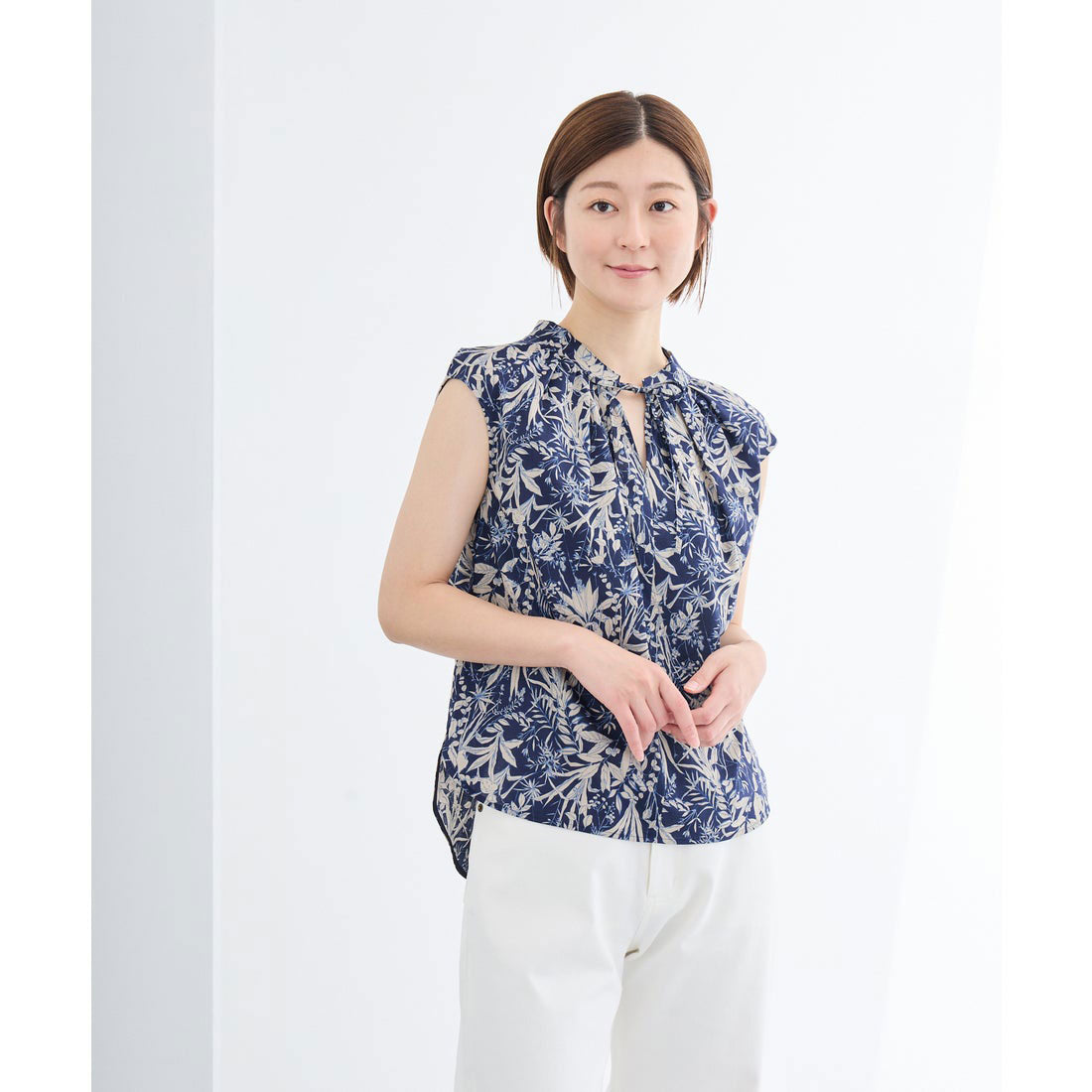 ダブルフェーストーキョー Doubleface Tokyo ボタニカルプリントブラウス【日本製】 （ネイビー系） ネイビー系