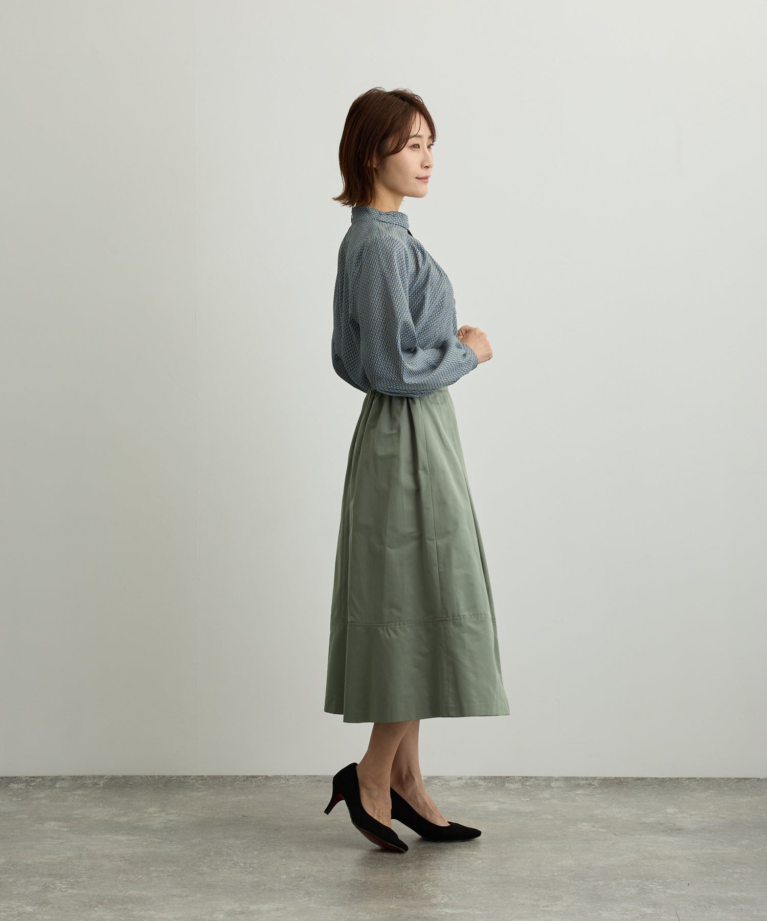 ダブルフェーストーキョー Doubleface Tokyo 幾何柄プリントサイドスカーフアシメタックブラウス【日本製】 （グリーン系） グリーン系