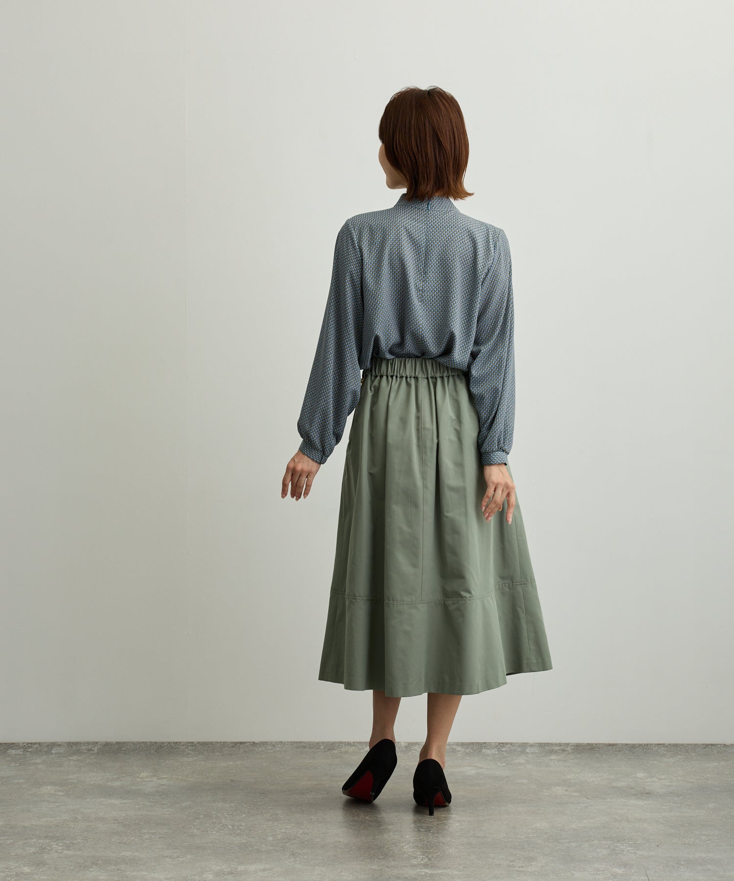 ダブルフェーストーキョー Doubleface Tokyo 幾何柄プリントサイドスカーフアシメタックブラウス【日本製】 （グリーン系） グリーン系