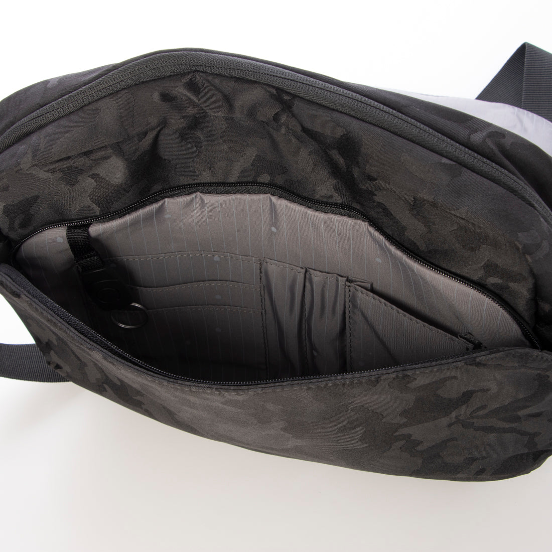 デルセー DELSEY PARIS メッセンジャーバッグ ショルダーバッグ PICPUS 8L (BLACK CAMOUFLAGE) （BLACK CAMOUFLAGE） BLACK CAMOUFLAGE
