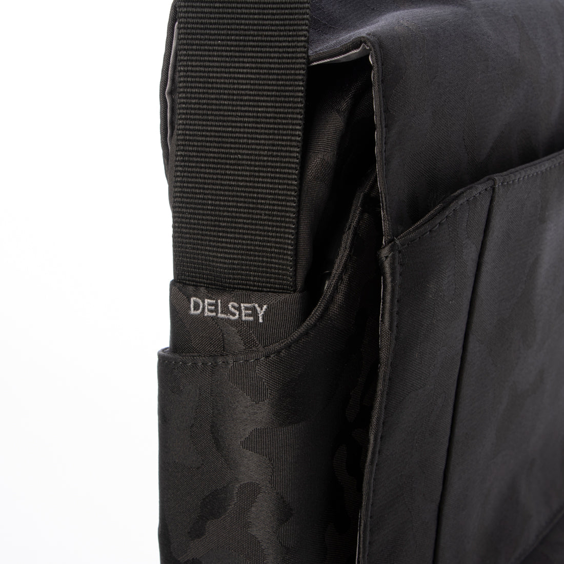 デルセー DELSEY PARIS メッセンジャーバッグ ショルダーバッグ PICPUS 8L (BLACK CAMOUFLAGE) （BLACK CAMOUFLAGE） BLACK CAMOUFLAGE