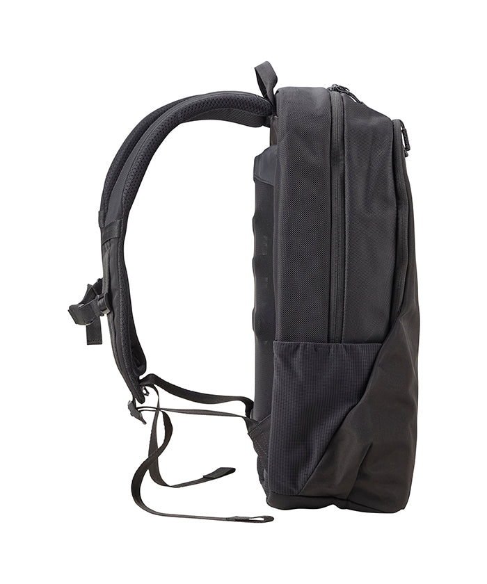 DESCENTE Aero Stream Backpack M Capacity: Approximately 20L