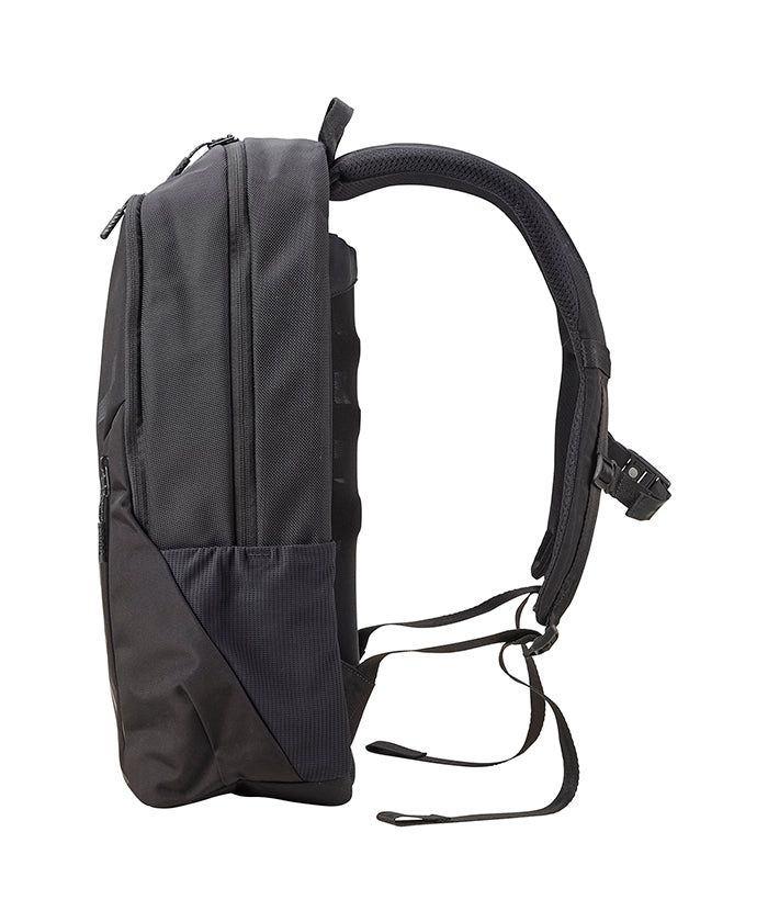 DESCENTE Aero Stream Backpack M Capacity: Approximately 20L