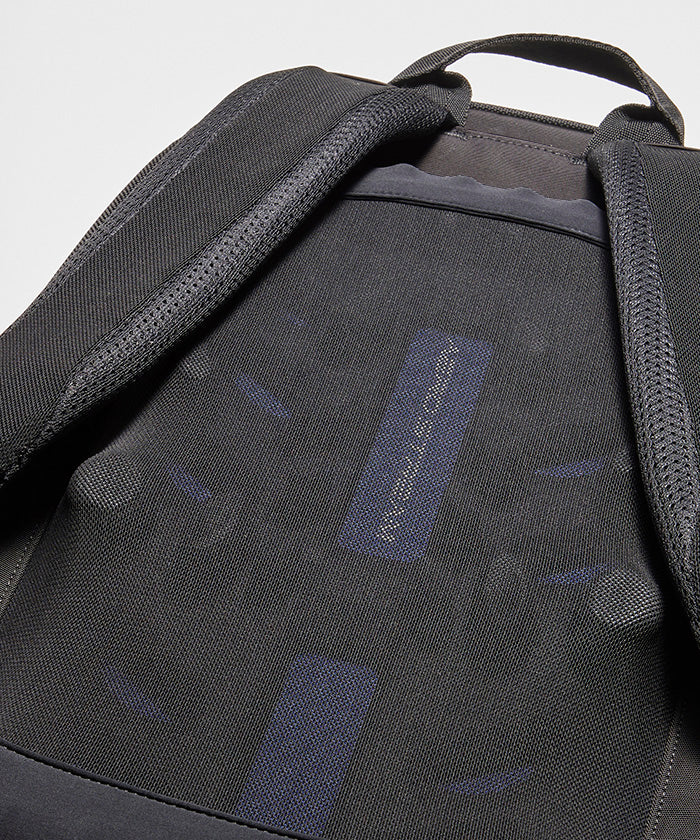 DESCENTE Aero Stream Backpack M Capacity: Approximately 20L