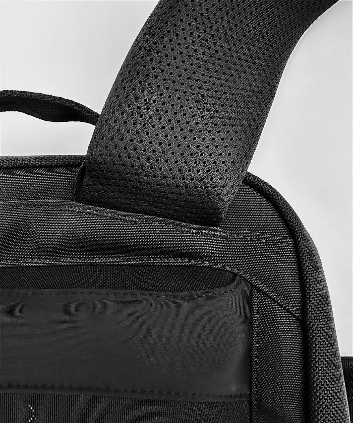 DESCENTE Aero Stream Backpack M Capacity: Approximately 20L