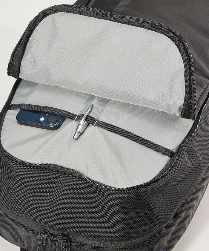 DESCENTE Aero Stream Backpack M Capacity: Approximately 20L