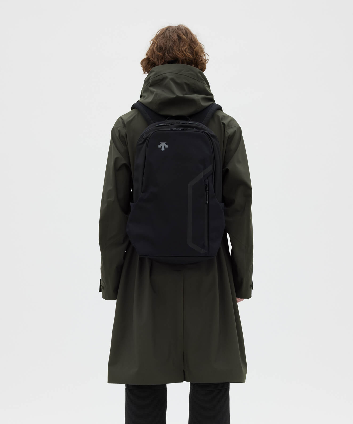 DESCENTE Aero Stream Backpack M Capacity: Approximately 20L