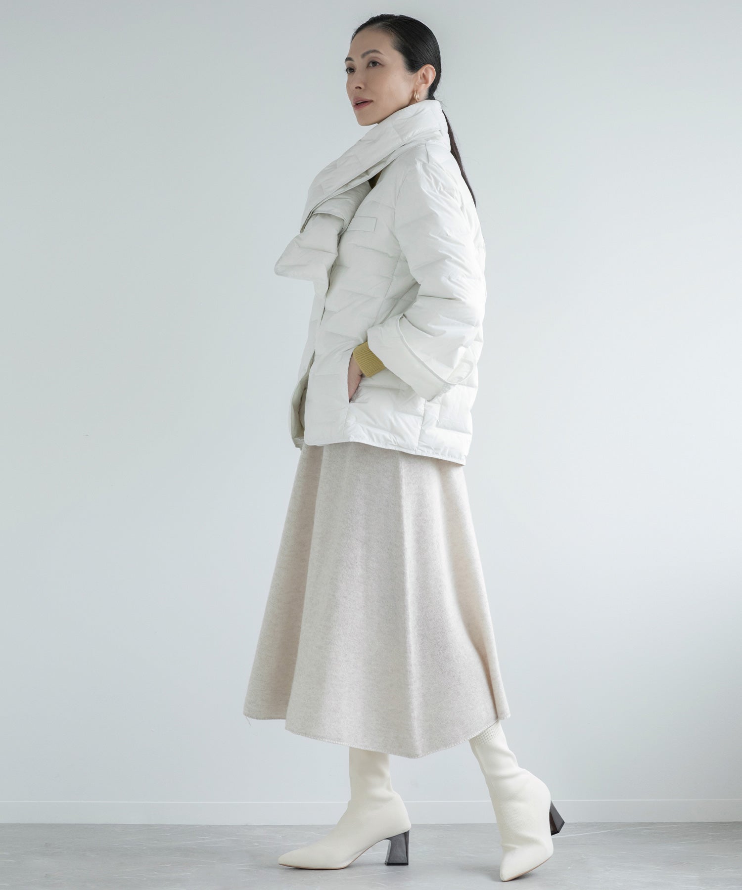 ディケイドクラシック DECADE CLASSIC 【DECADE CLASSIC】マフラーダウンジャケット （ホワイト） ホワイト