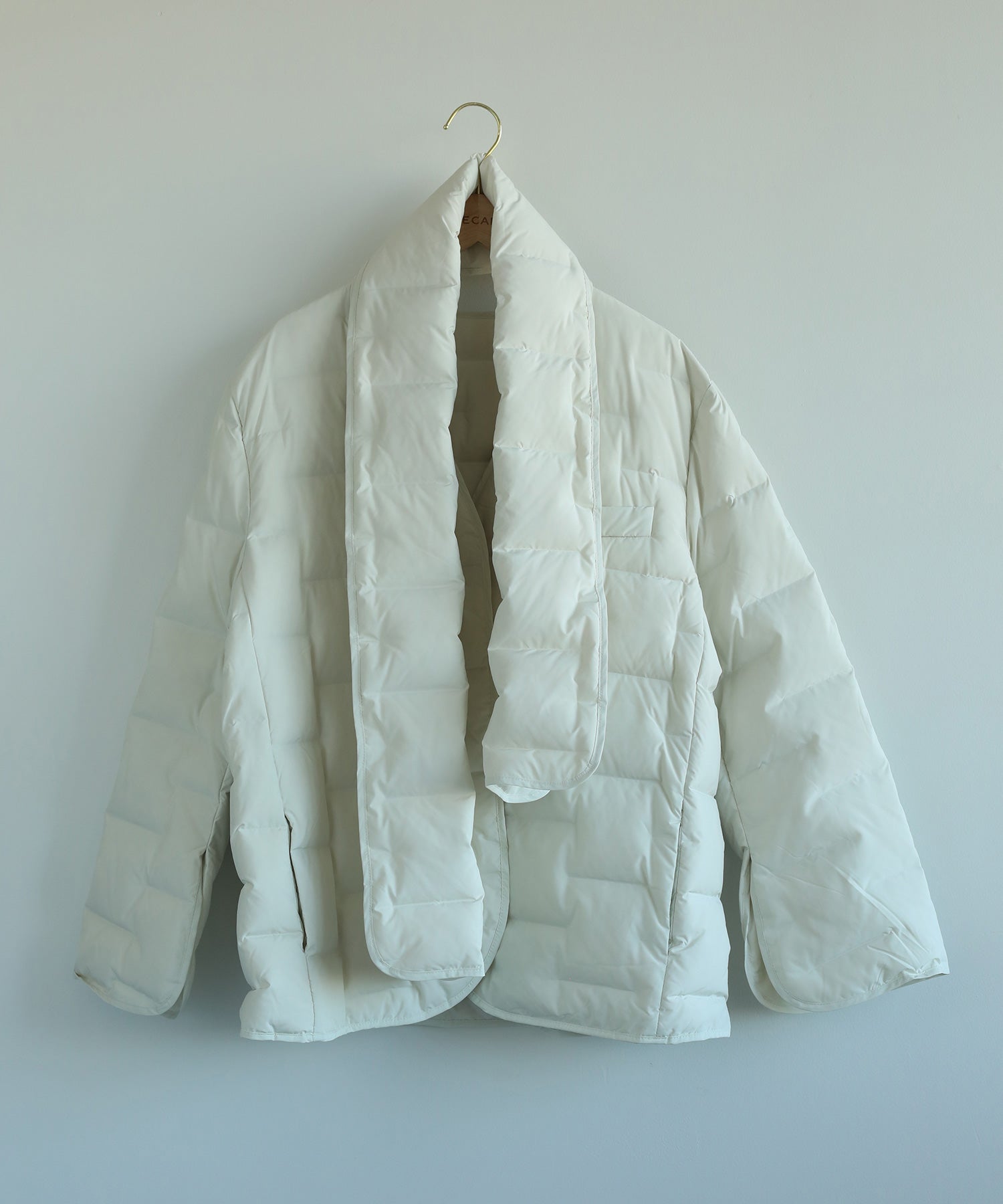 ディケイドクラシック DECADE CLASSIC 【DECADE CLASSIC】マフラーダウンジャケット （ホワイト） ホワイト