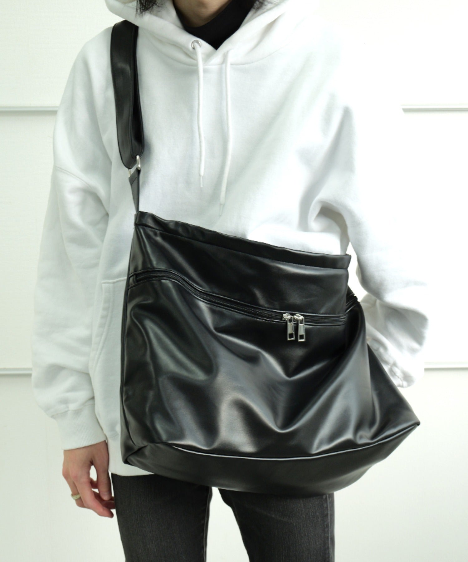 Device DEVICE Zip Design Loose Manmade Leather Shoulder Bag