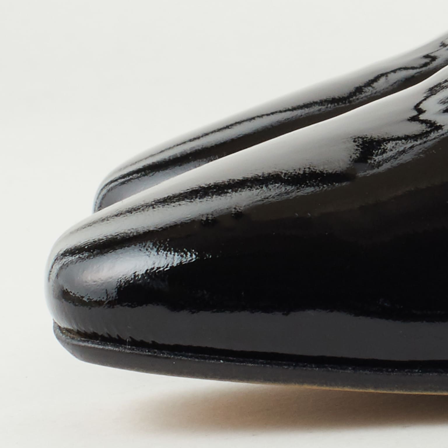 ダイアナ DIANA ストラップ付きパンプス （黒エナメル） 黒エナメル