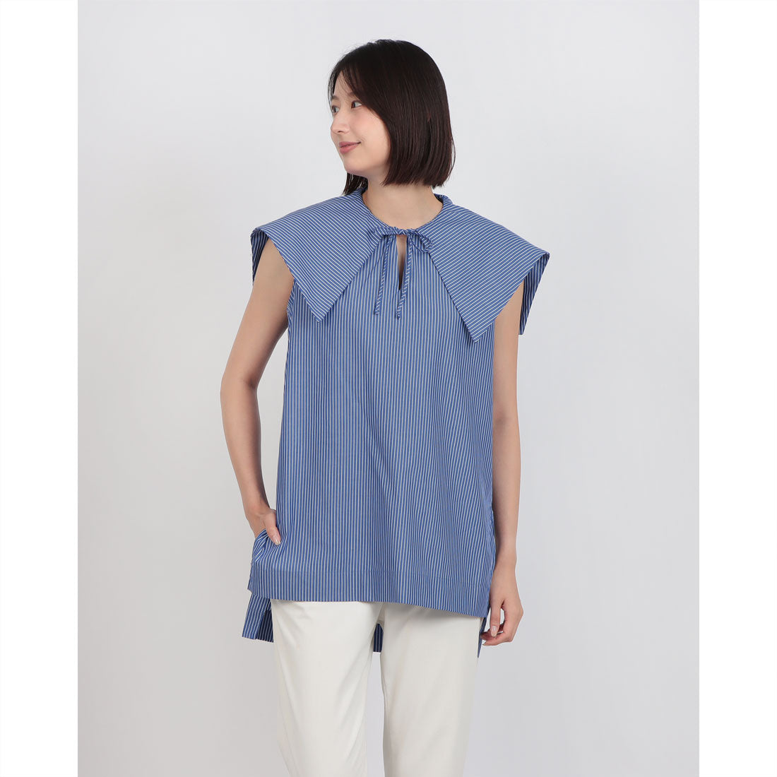 ドゥ アルシーヴ DOUX ARCHIVES ビッグカラーノースリーブブラウス （BLUE） BLUE