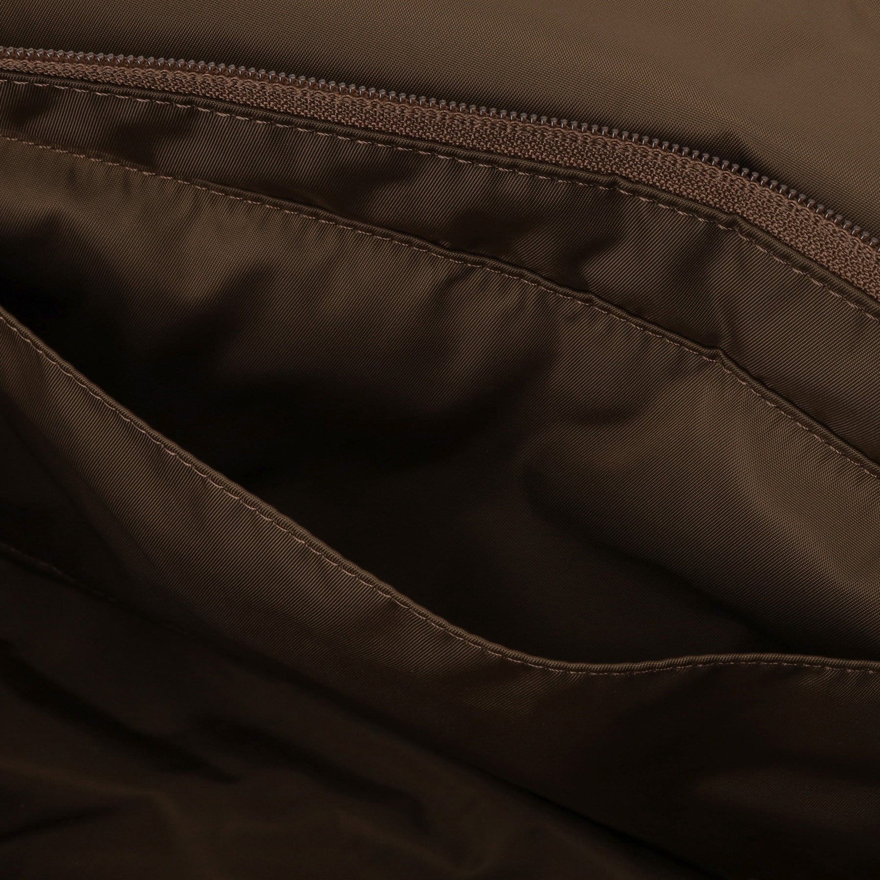 ドレステリア DRESSTERIOR NOMADIS（ノマディス） LUCK ナイロンショルダーバッグ （モカブラウン(042)） モカブラウン(042)