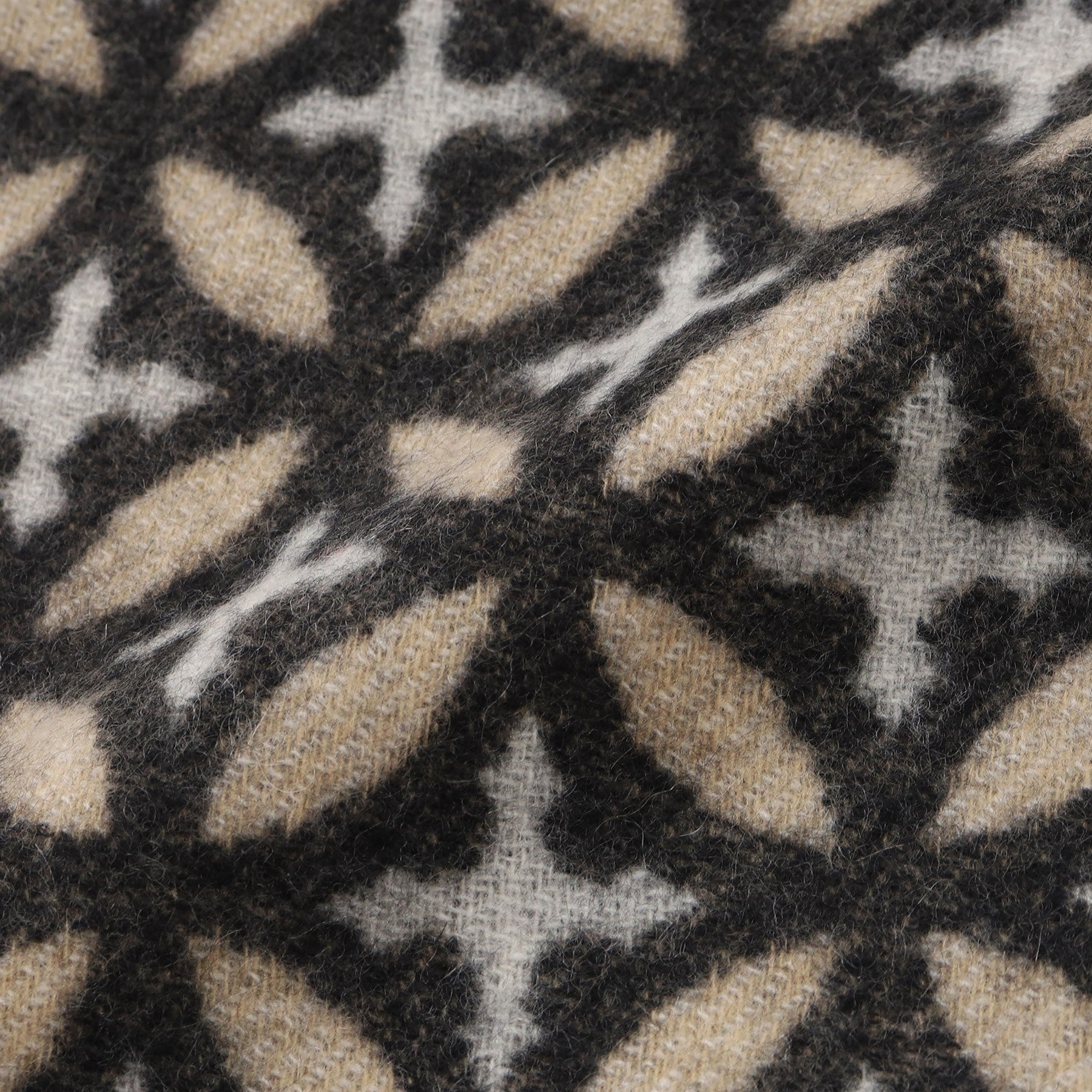 ドレステリア DRESSTERIOR オーバーラップサークル カシミヤマフラー （グレージュ(150)） グレージュ(150)