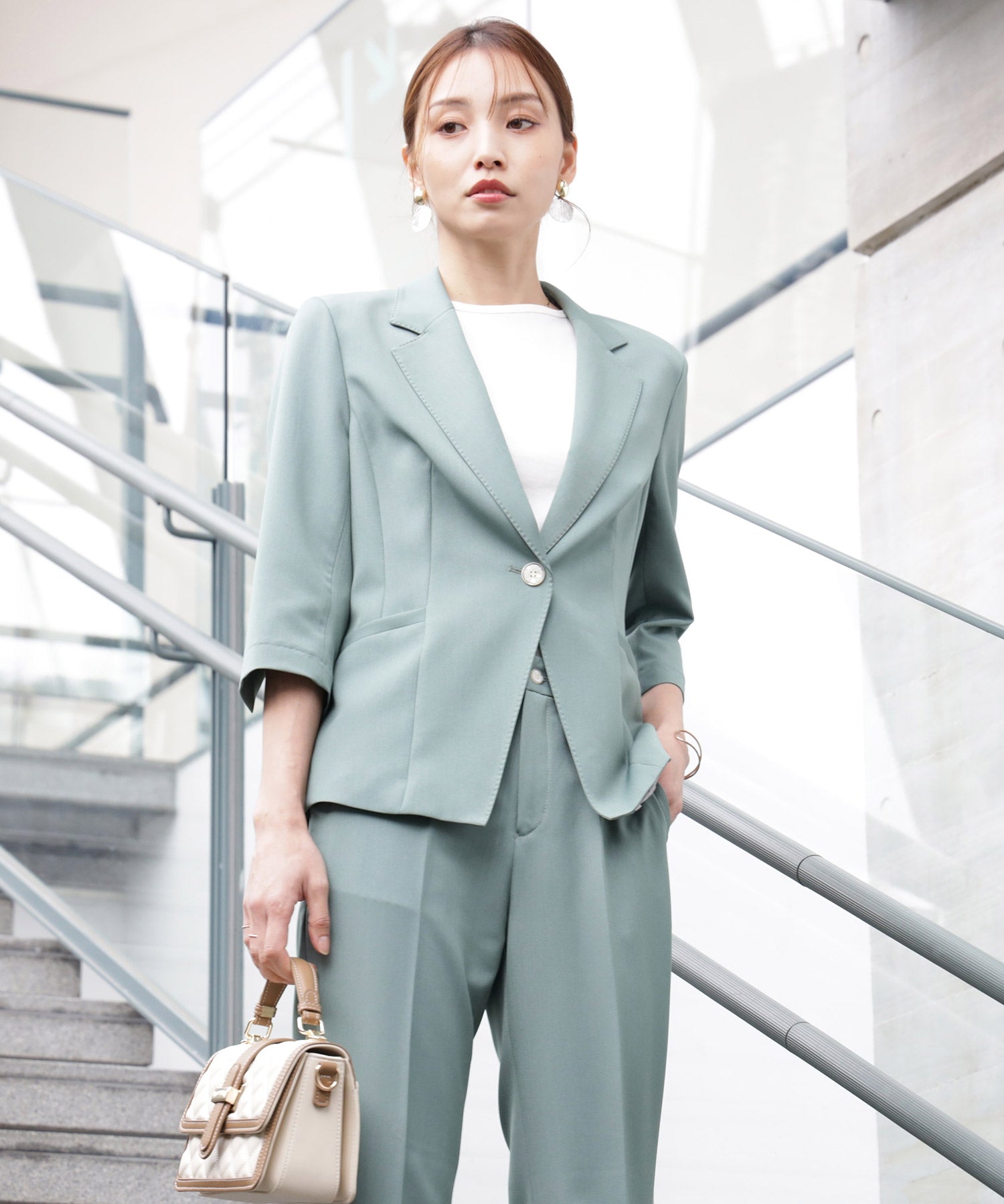 ドレスプラス DRESS+ 一つボタンがリラクシーなセットアップスーツ （グリーン） グリーン