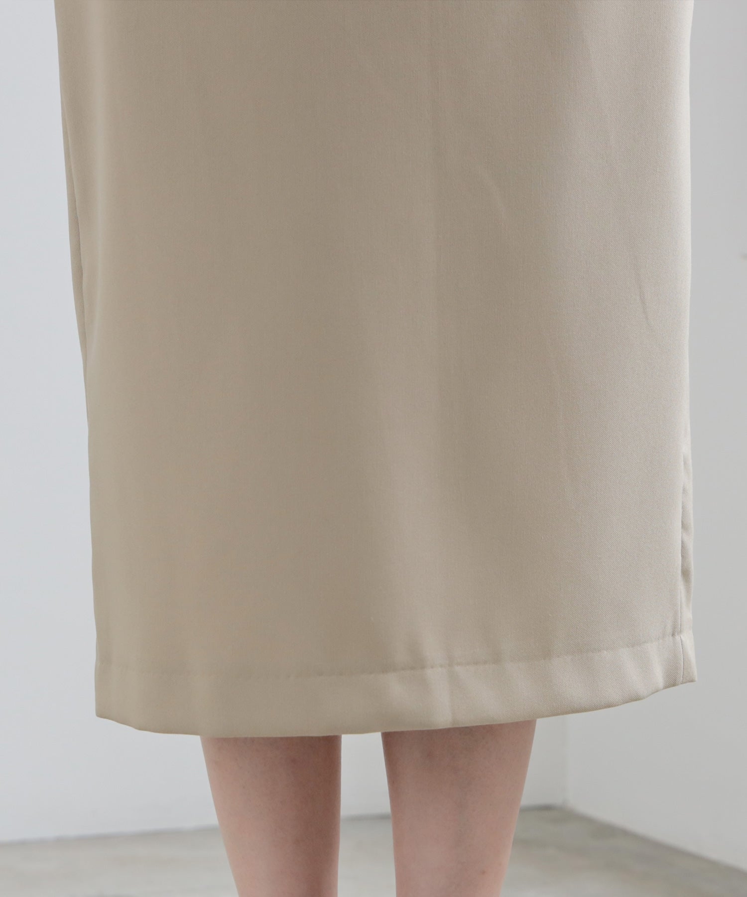 ドレスプラス DRESS+ 深スリットのきれいめタイトスカート （ホワイト） ホワイト
