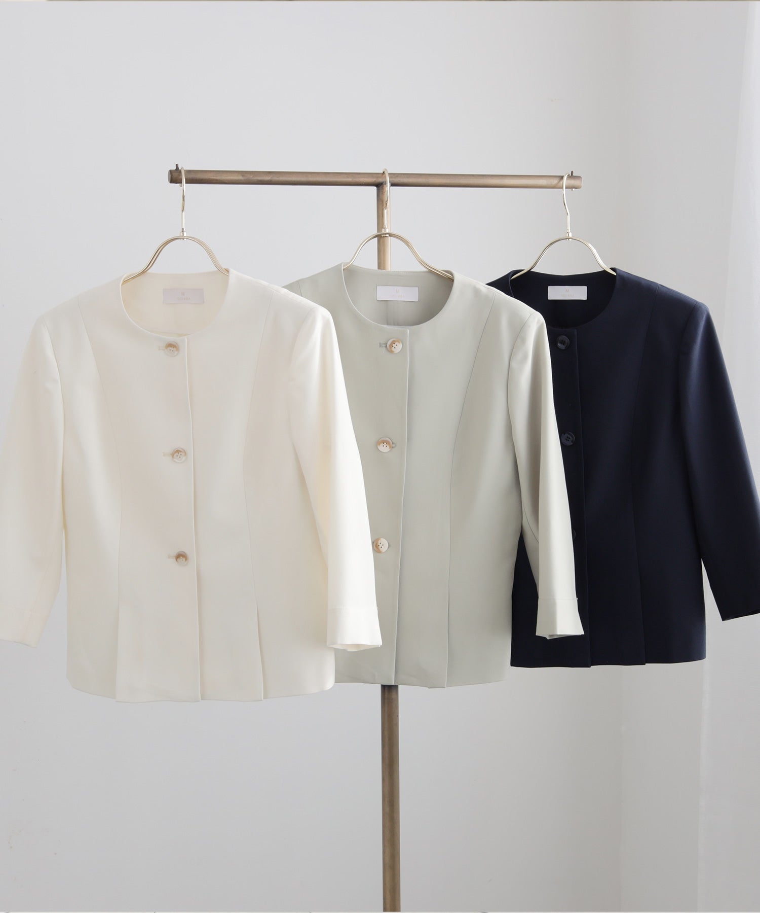 ドレスプラス DRESS+ スリット入りノーカラージャケット （ホワイト） ホワイト