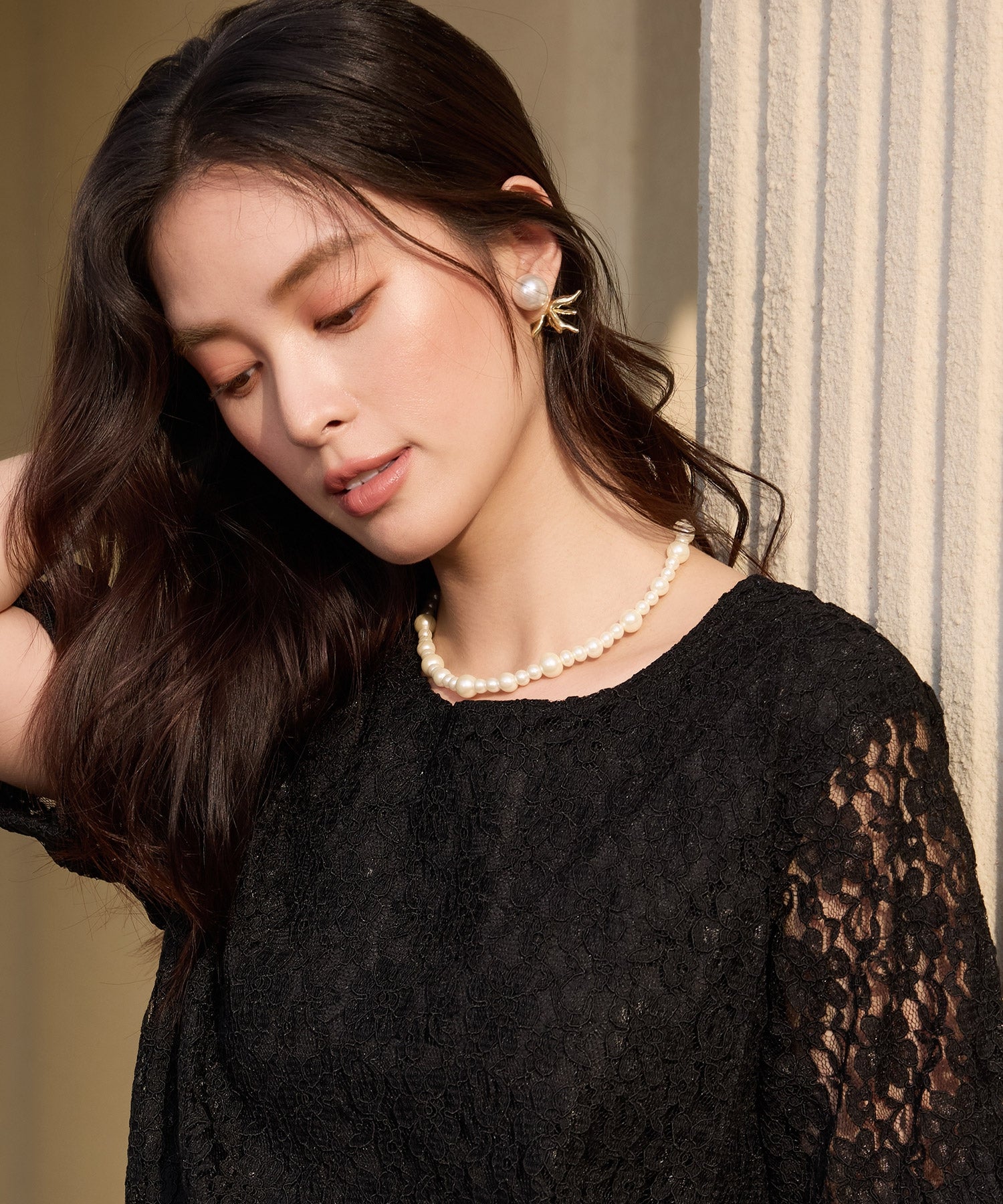 ドレスプラス DRESS+ 大小パールが並ぶショートネックレス （ホワイト） ホワイト