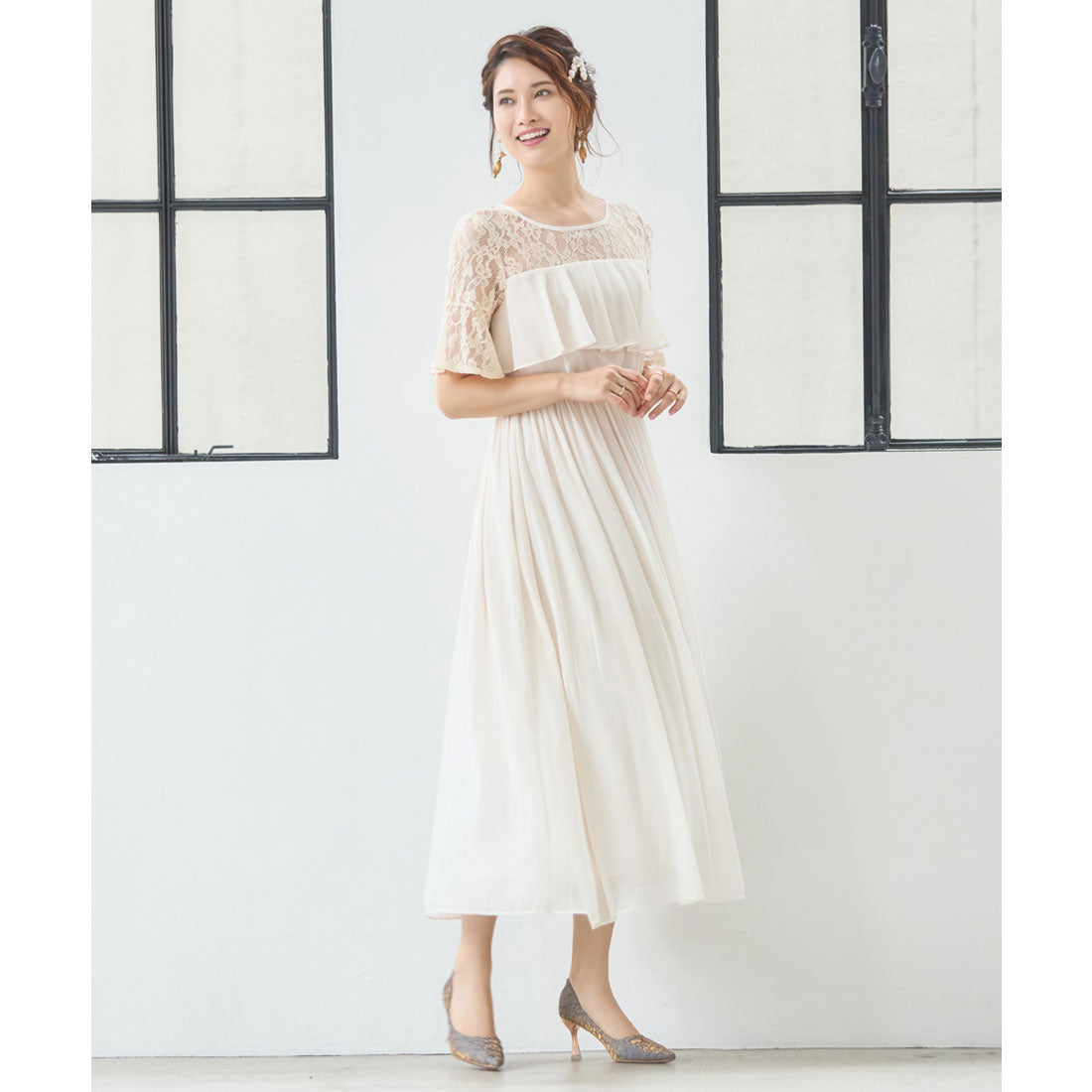 ドレスプラス DRESS+ 胸元フリルのレースドレス・結婚式ワンピース・お呼ばれパーティードレス