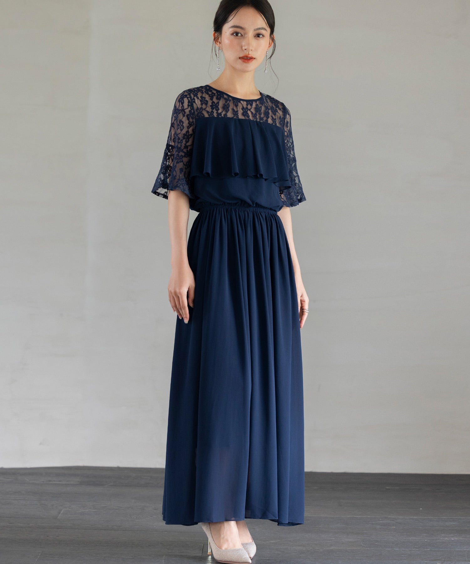 ドレスプラス DRESS+ 胸元フリルのレースドレス・結婚式ワンピース・お呼ばれパーティードレス