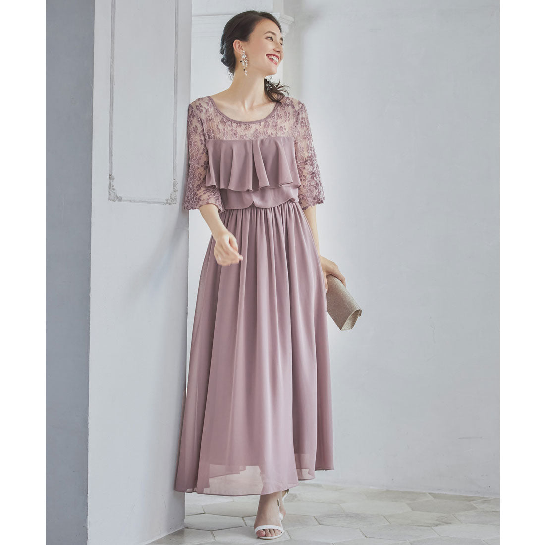 ドレスプラス DRESS+ 胸元フリルのレースドレス・結婚式ワンピース・お呼ばれパーティードレス