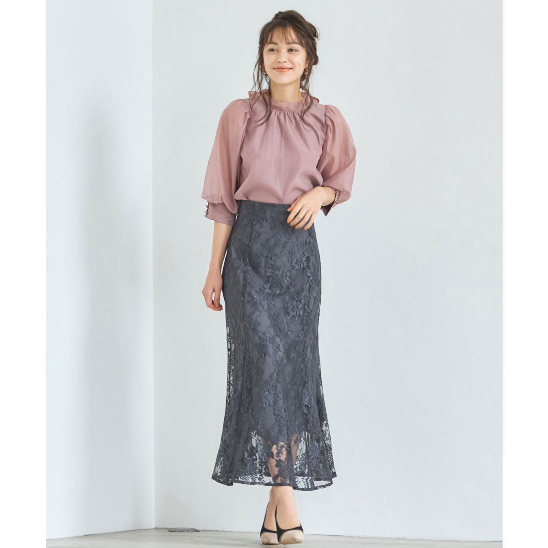 ドレスプラス DRESS+ ブラウス リボンカラー 七分袖 シアー素材 裏地付き （スモークピンク） スモークピンク