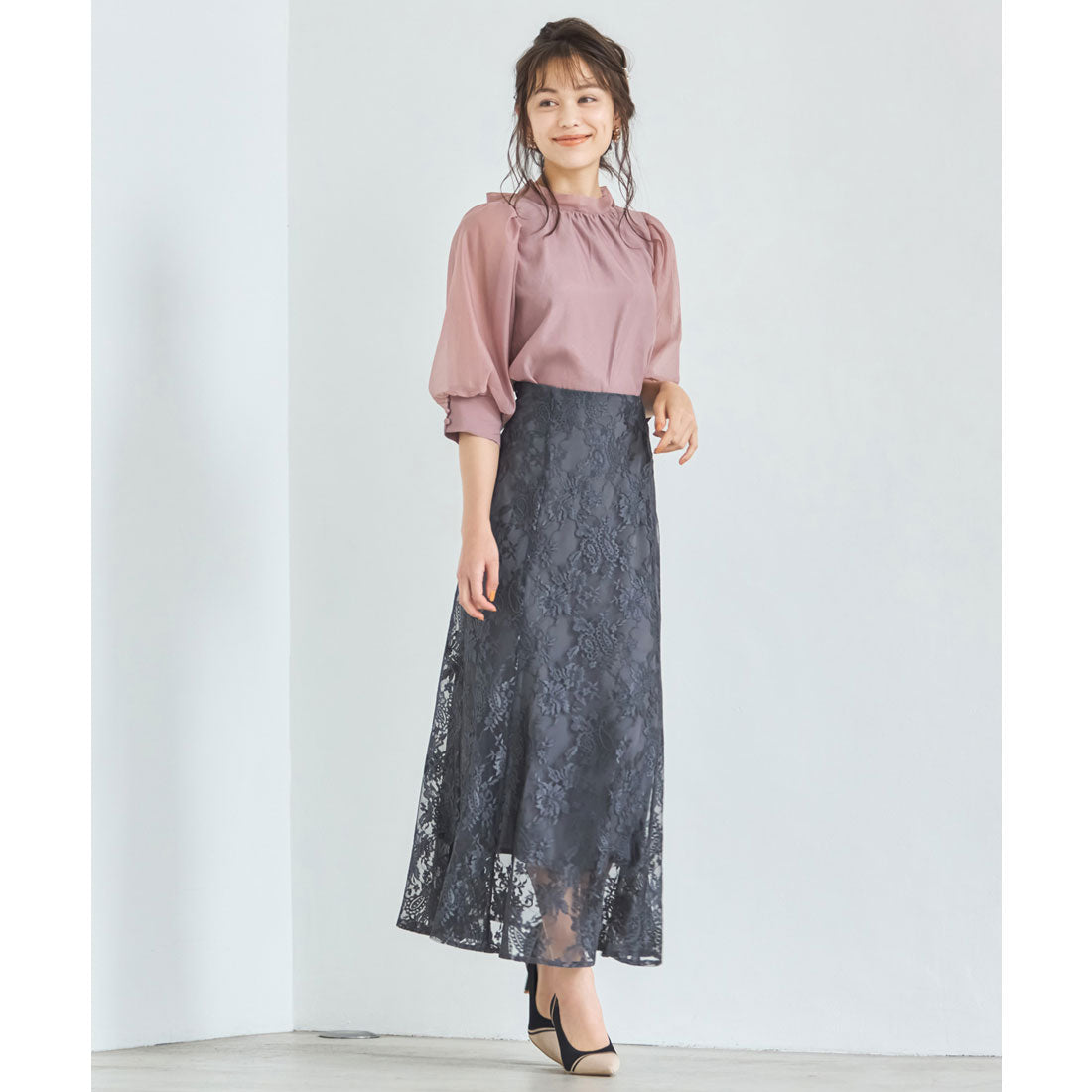 ドレスプラス DRESS+ ブラウス リボンカラー 七分袖 シアー素材 裏地付き （スモークピンク） スモークピンク