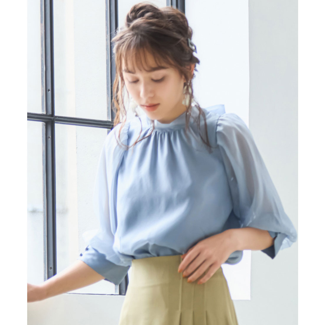 ドレスプラス DRESS+ ブラウス リボンカラー 七分袖 シアー素材 裏地付き （グレイッシュブルー） グレイッシュブルー