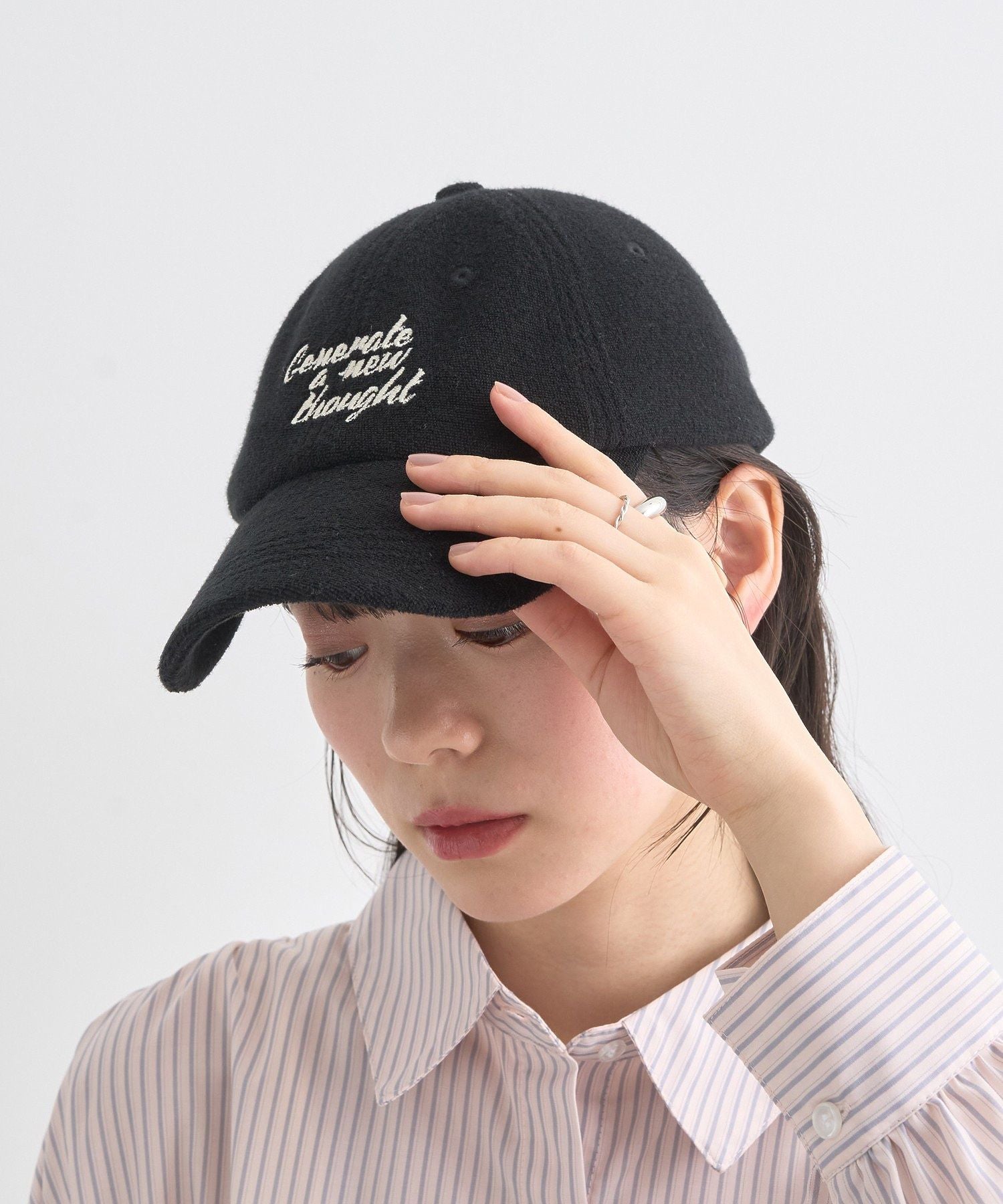 アースミュージックアンドエコロジー earth music&ecology メッセージ刺繍パイルキャップ （ブラック） ブラック