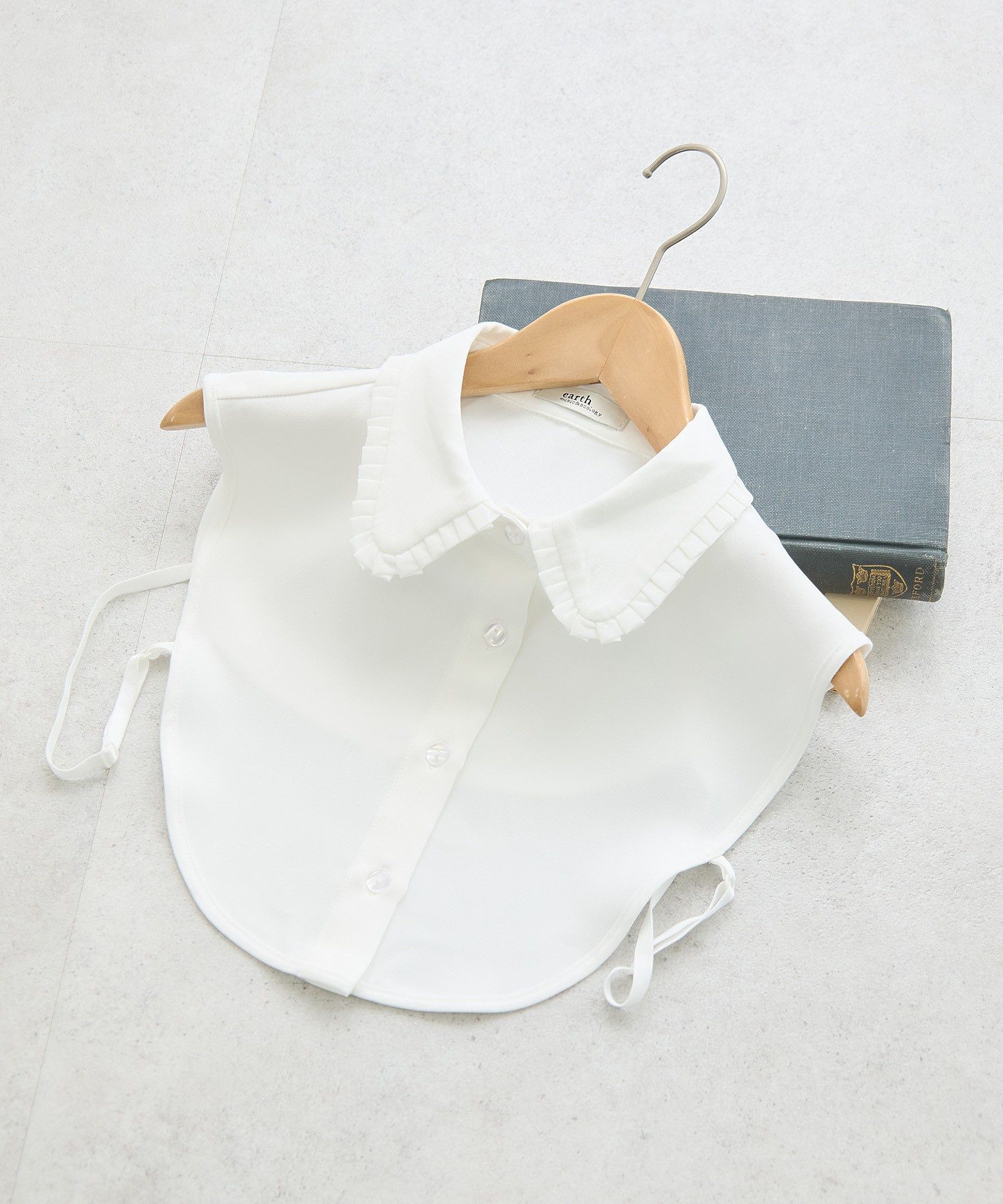 アースミュージックアンドエコロジー earth music&ecology フリルシャツカラー付け襟 （オフホワイト） オフホワイト