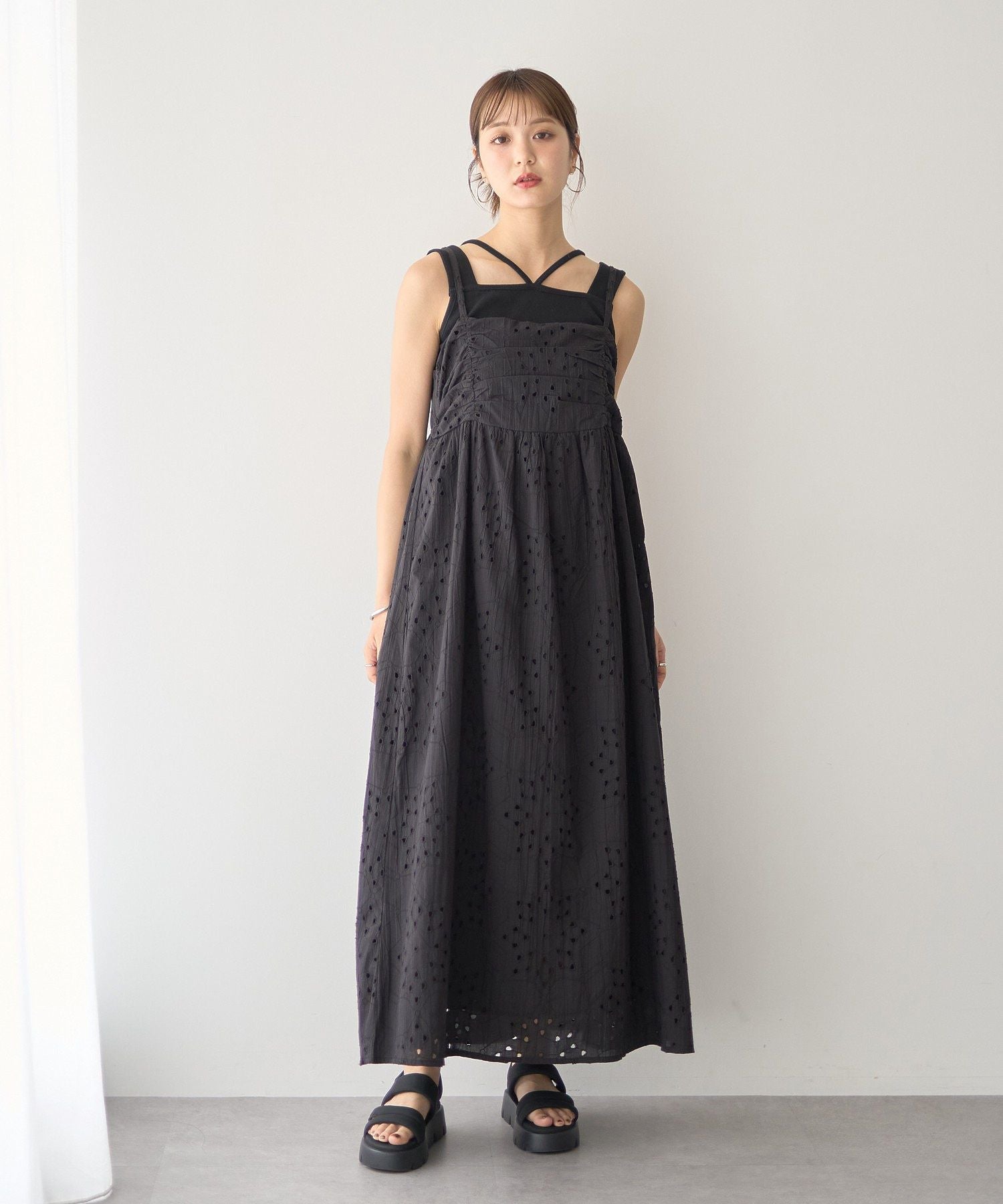 アースミュージックアンドエコロジー earth music&ecology シフリー刺繍キャミワンピース （ブルー） ブルー