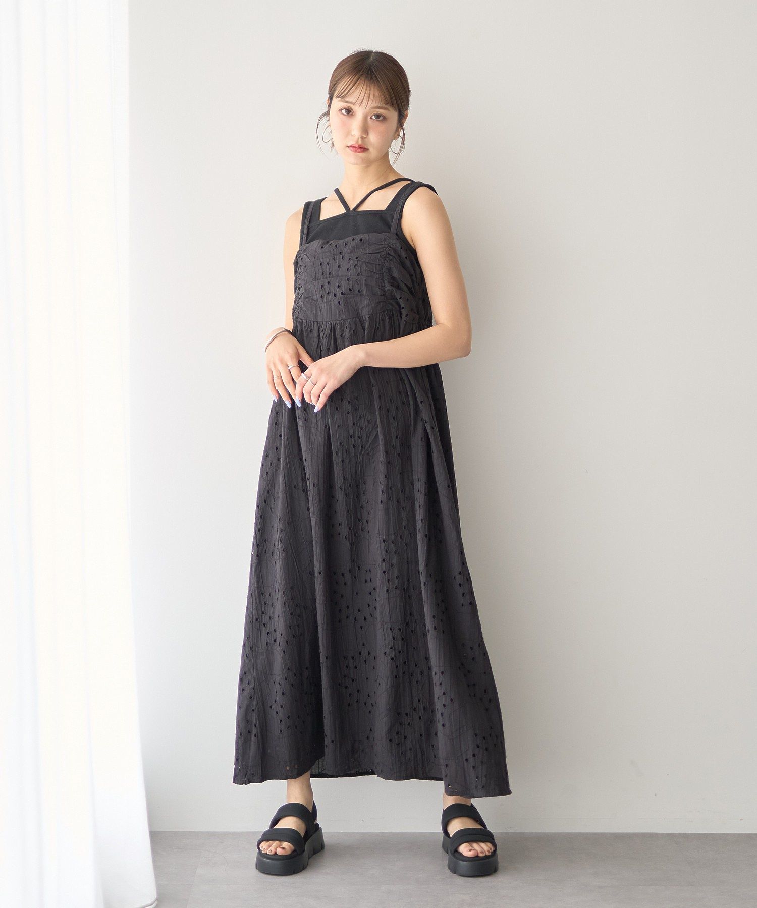 アースミュージックアンドエコロジー earth music&ecology シフリー刺繍キャミワンピース （ブルー） ブルー
