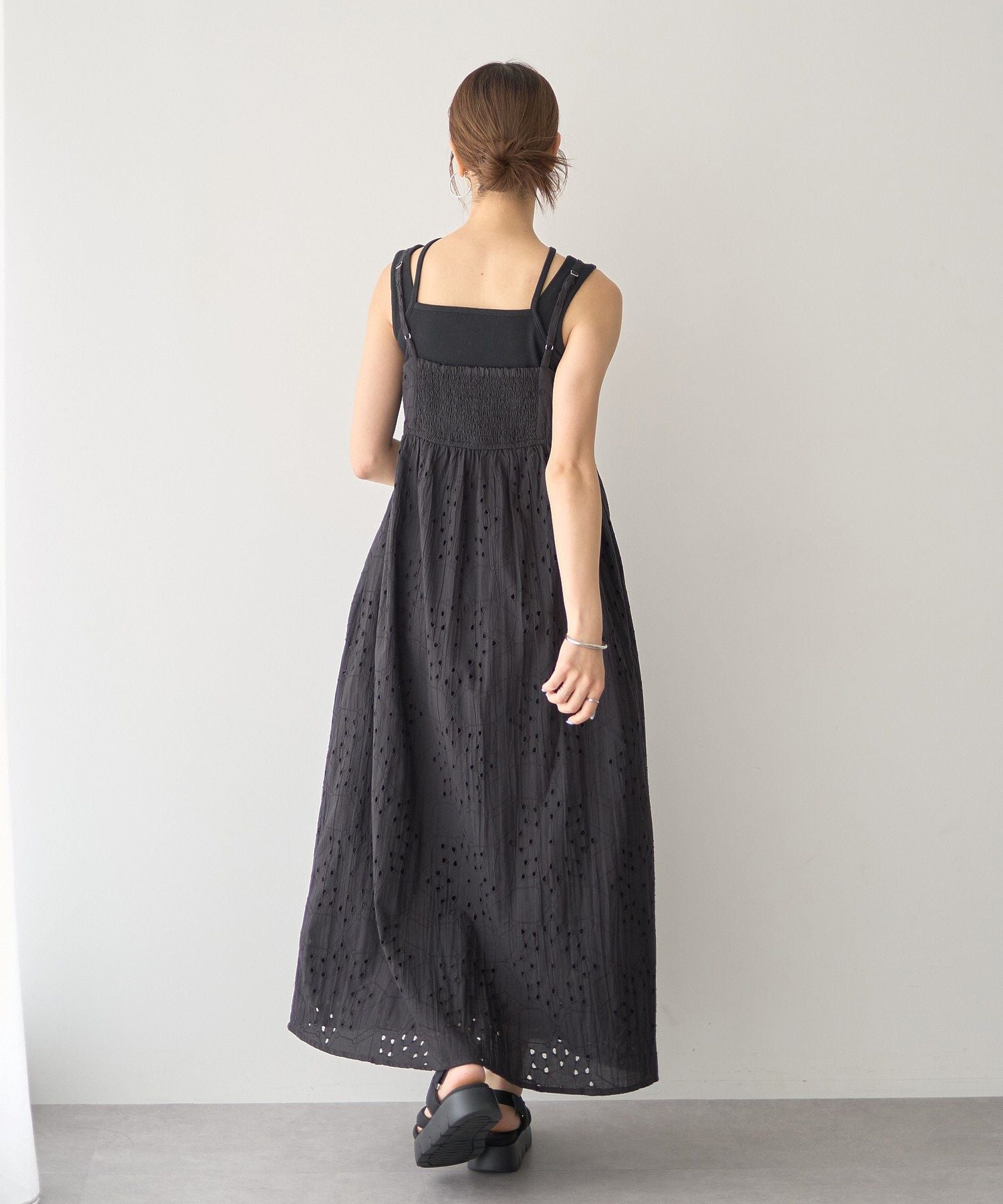 アースミュージックアンドエコロジー earth music&ecology シフリー刺繍キャミワンピース （ブルー） ブルー