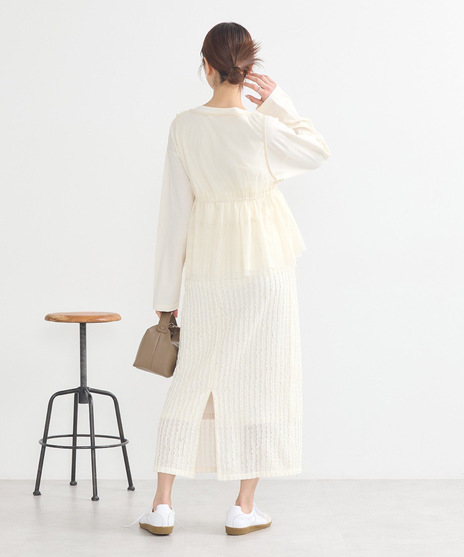 アースミュージックアンドエコロジー earth music&ecology チュールドロストギャザーベスト （アイボリー） アイボリー