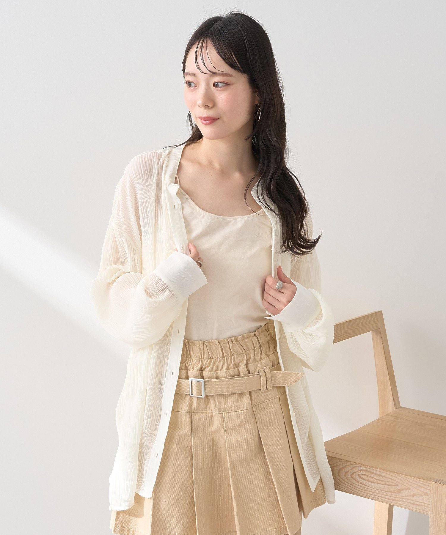 アースミュージックアンドエコロジー earth music&ecology マジョリカプリーツレギュラーシャツ （グレーベージュ） グレーベージュ