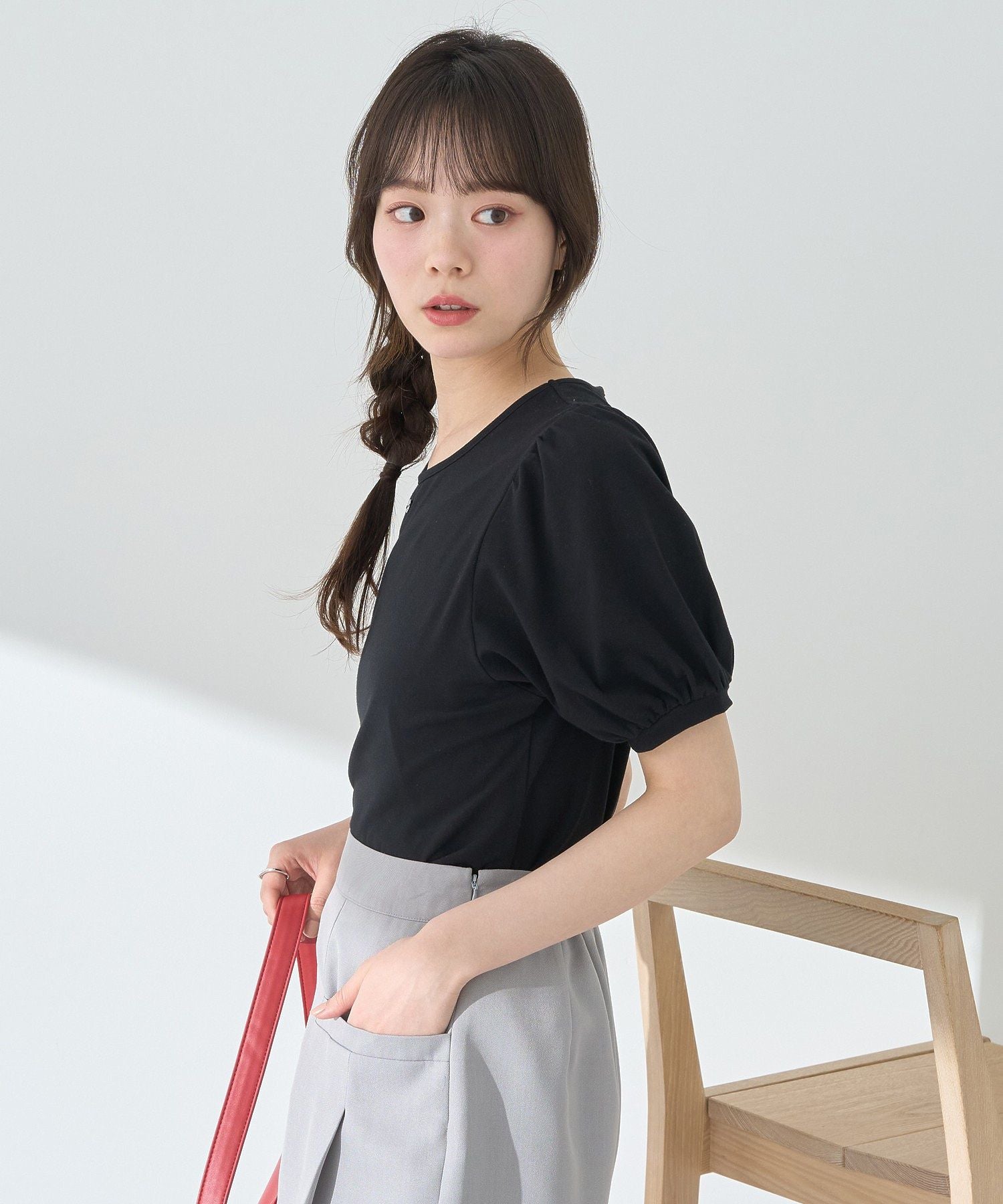 アースミュージックアンドエコロジー earth music&ecology ロゴプレート付きパフスリーブプルオーバー （ブラック） ブラック