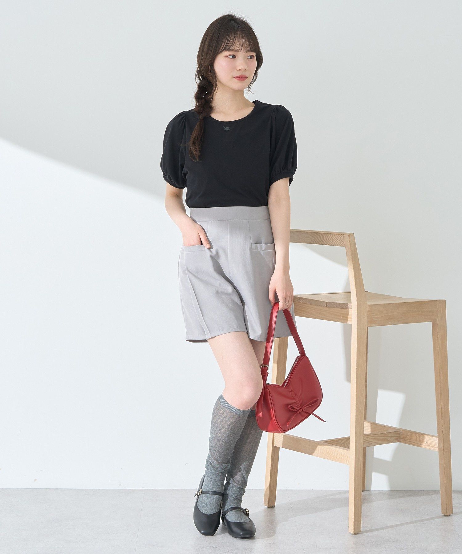 アースミュージックアンドエコロジー earth music&ecology ロゴプレート付きパフスリーブプルオーバー （ブラック） ブラック