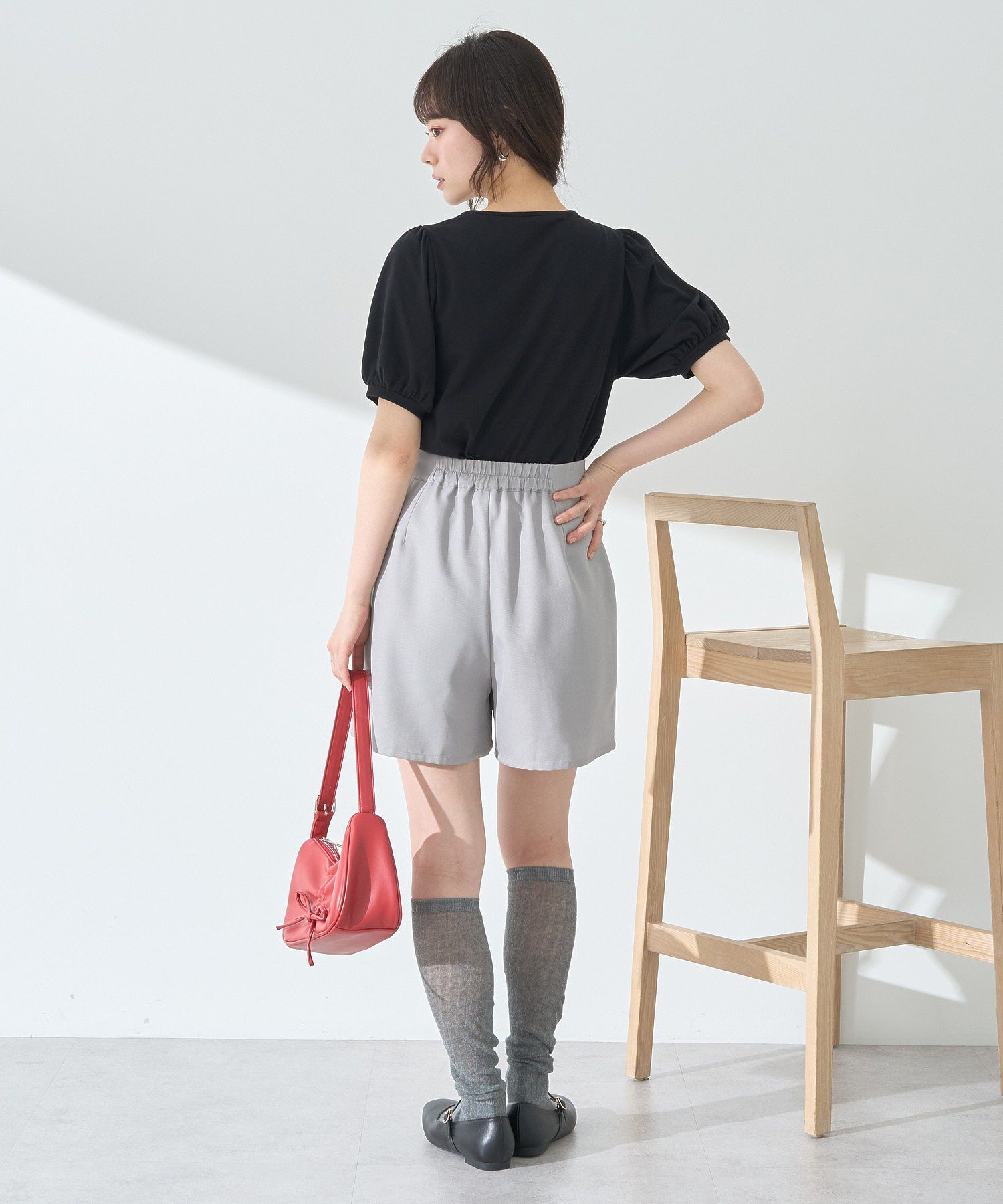 アースミュージックアンドエコロジー earth music&ecology ロゴプレート付きパフスリーブプルオーバー （ブラック） ブラック