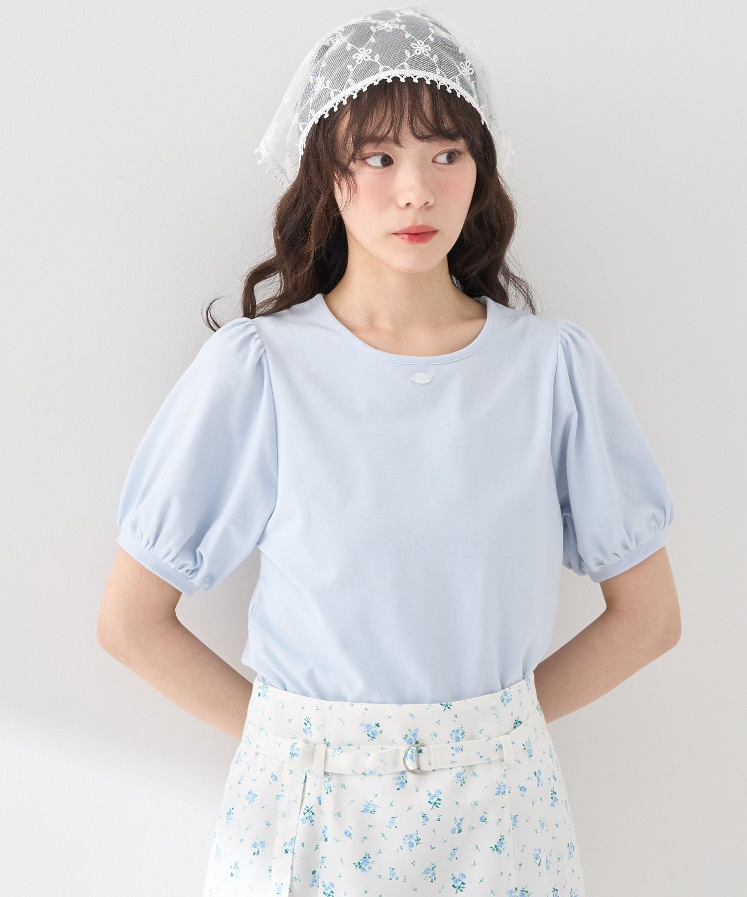 アースミュージックアンドエコロジー earth music&ecology ロゴプレート付きパフスリーブプルオーバー （ブラック） ブラック