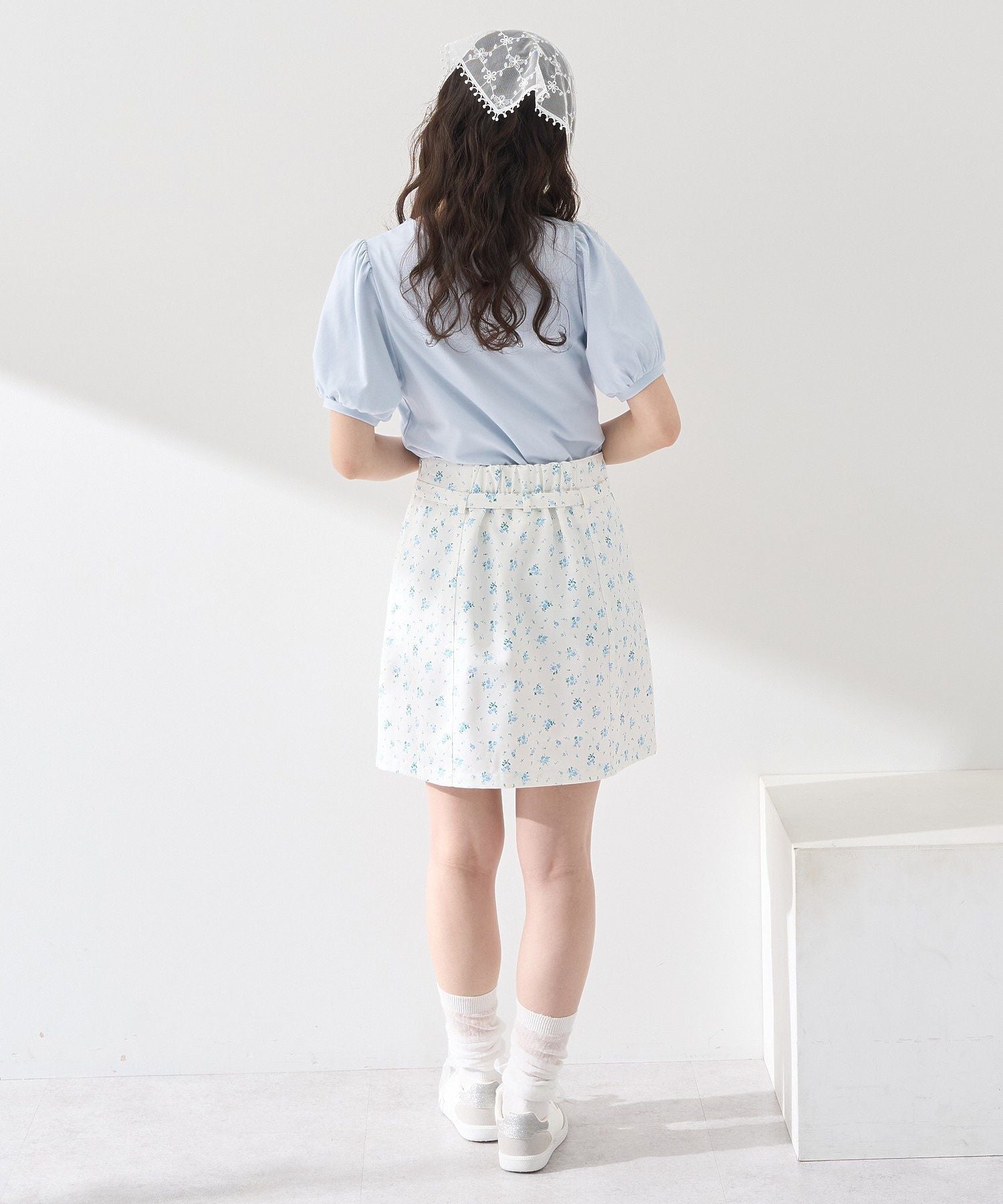 アースミュージックアンドエコロジー earth music&ecology ロゴプレート付きパフスリーブプルオーバー （ブラック） ブラック