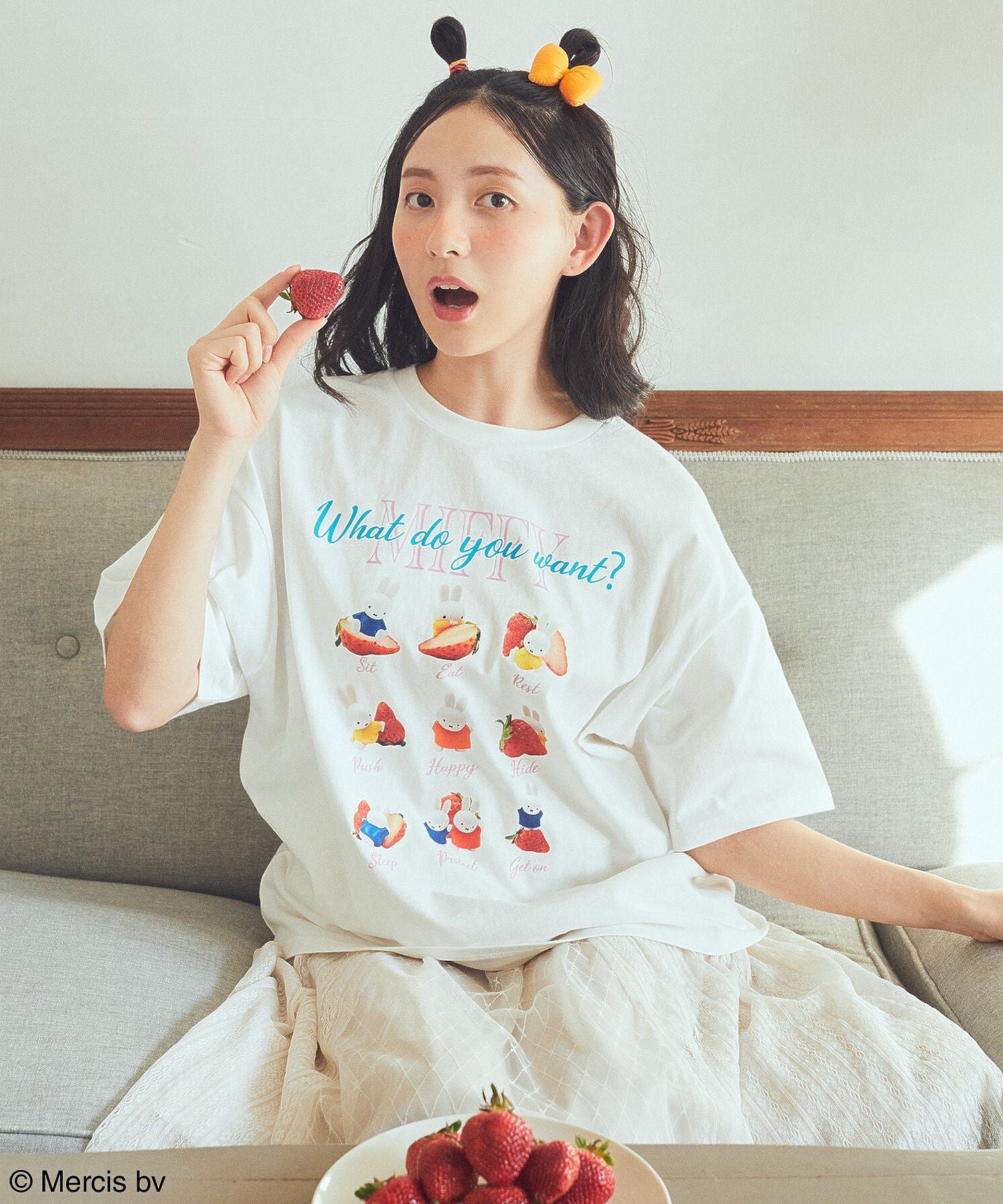 アースミュージックアンドエコロジー earth music&ecology miffy/earth strawberry Tee （オフホワイト） オフホワイト
