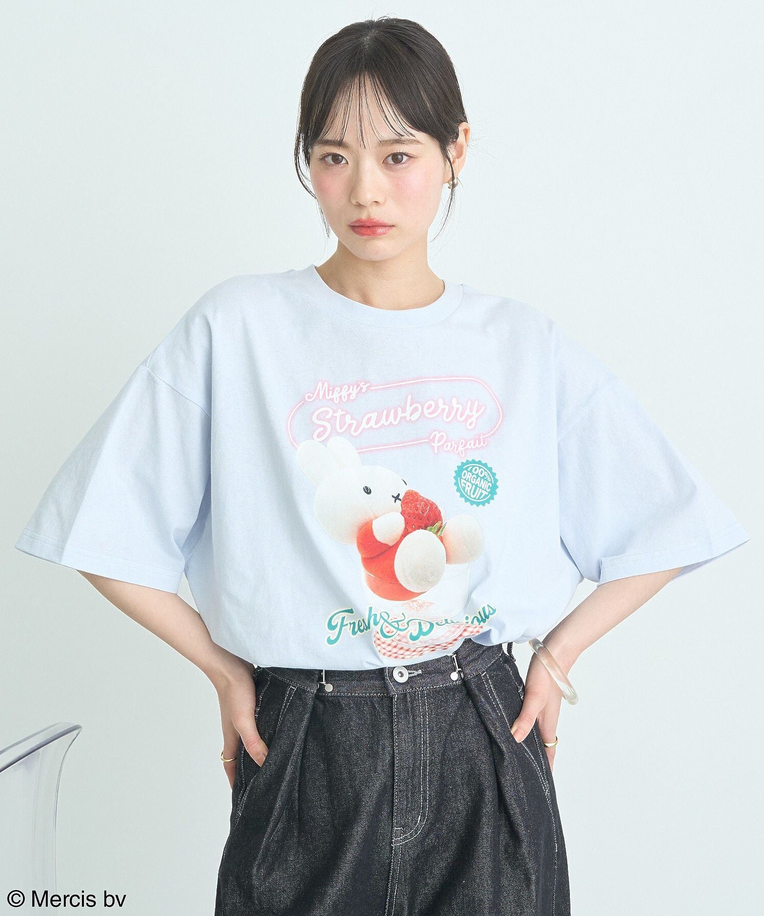 アースミュージックアンドエコロジー earth music&ecology miffy/earth strawberry Tee （オフホワイト） オフホワイト