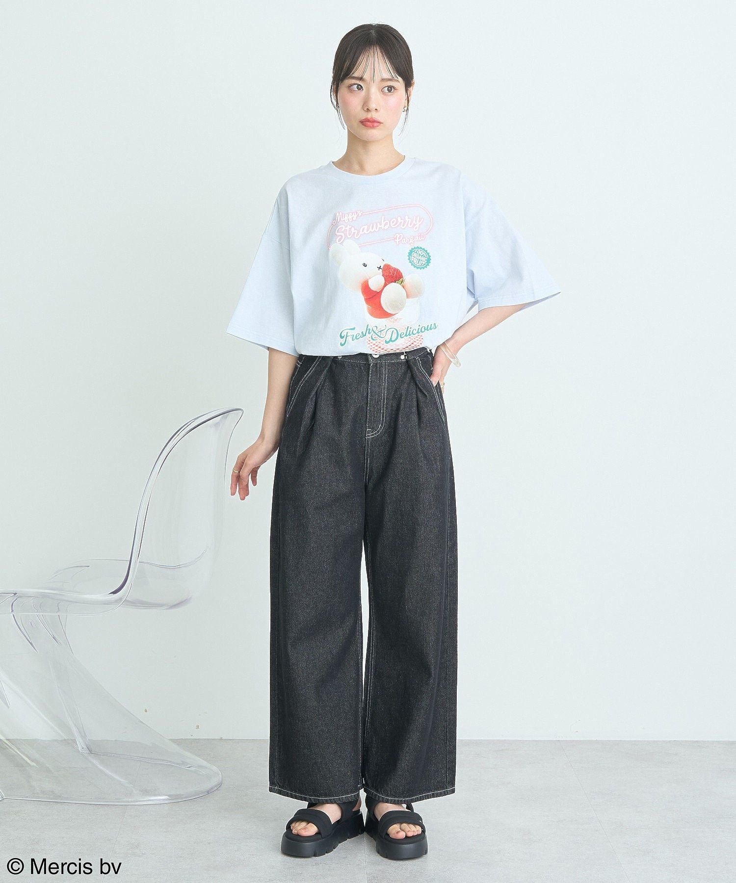 アースミュージックアンドエコロジー earth music&ecology miffy/earth strawberry Tee （オフホワイト） オフホワイト