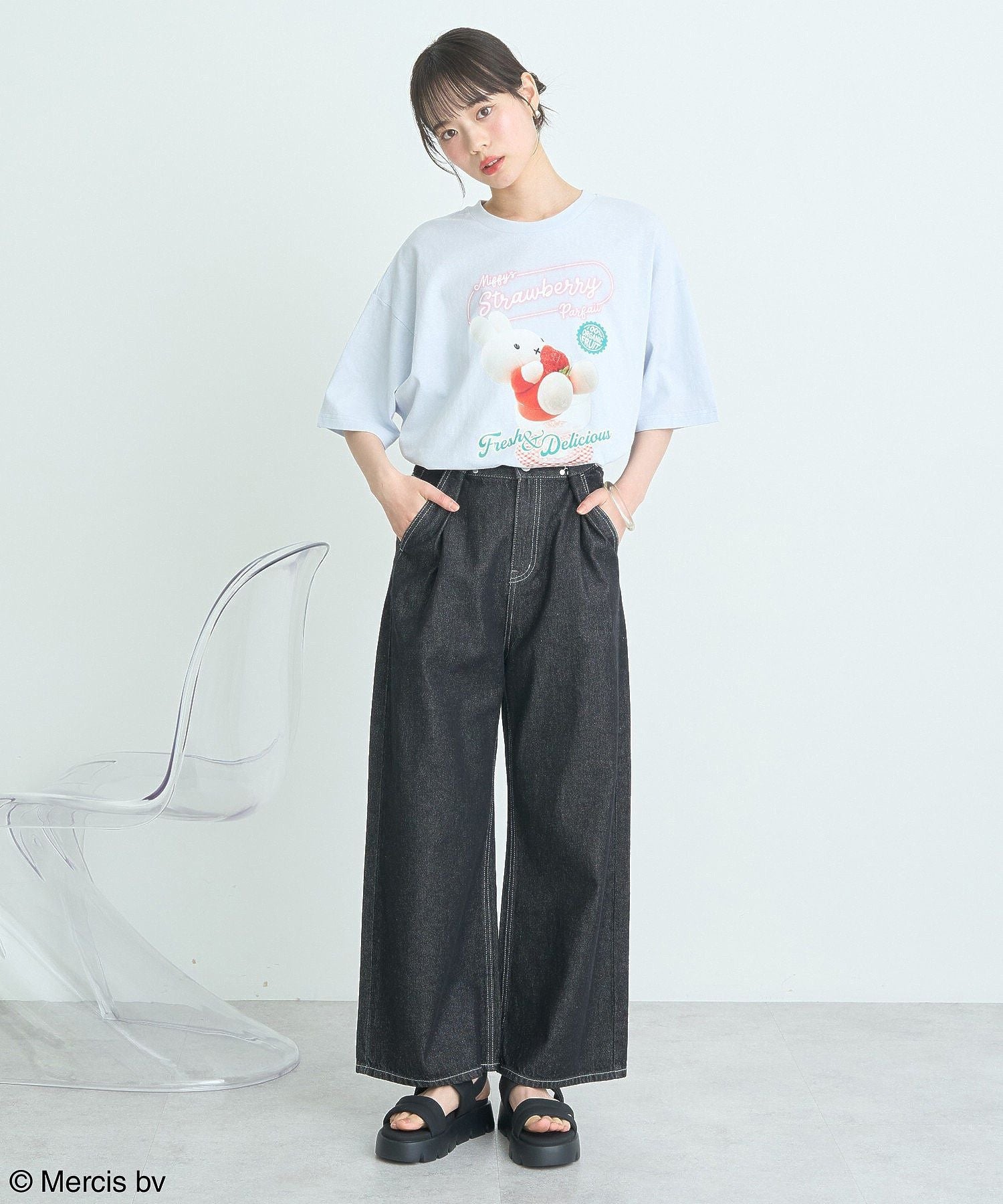 アースミュージックアンドエコロジー earth music&ecology miffy/earth strawberry Tee （オフホワイト） オフホワイト