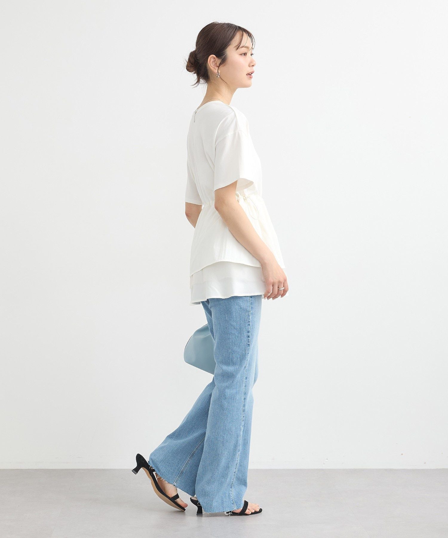 アースミュージックアンドエコロジー earth music&ecology セルフカットフレアデニムパンツ （ミディアムインディゴ） ミディアムインディゴ