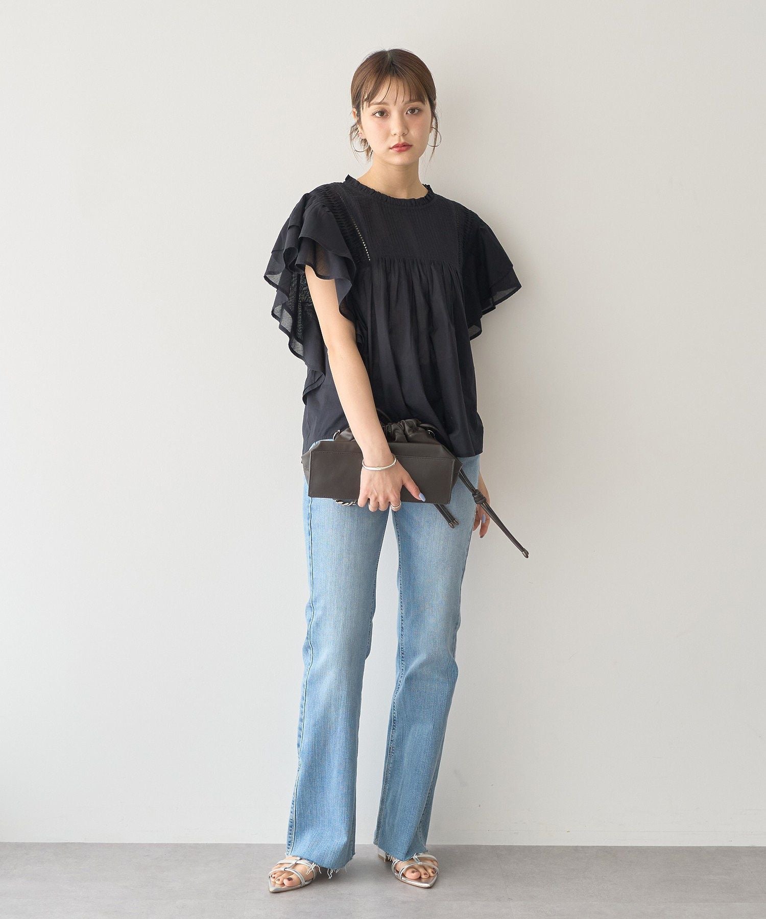 アースミュージックアンドエコロジー earth music&ecology セルフカットフレアデニムパンツ （ミディアムインディゴ） ミディアムインディゴ