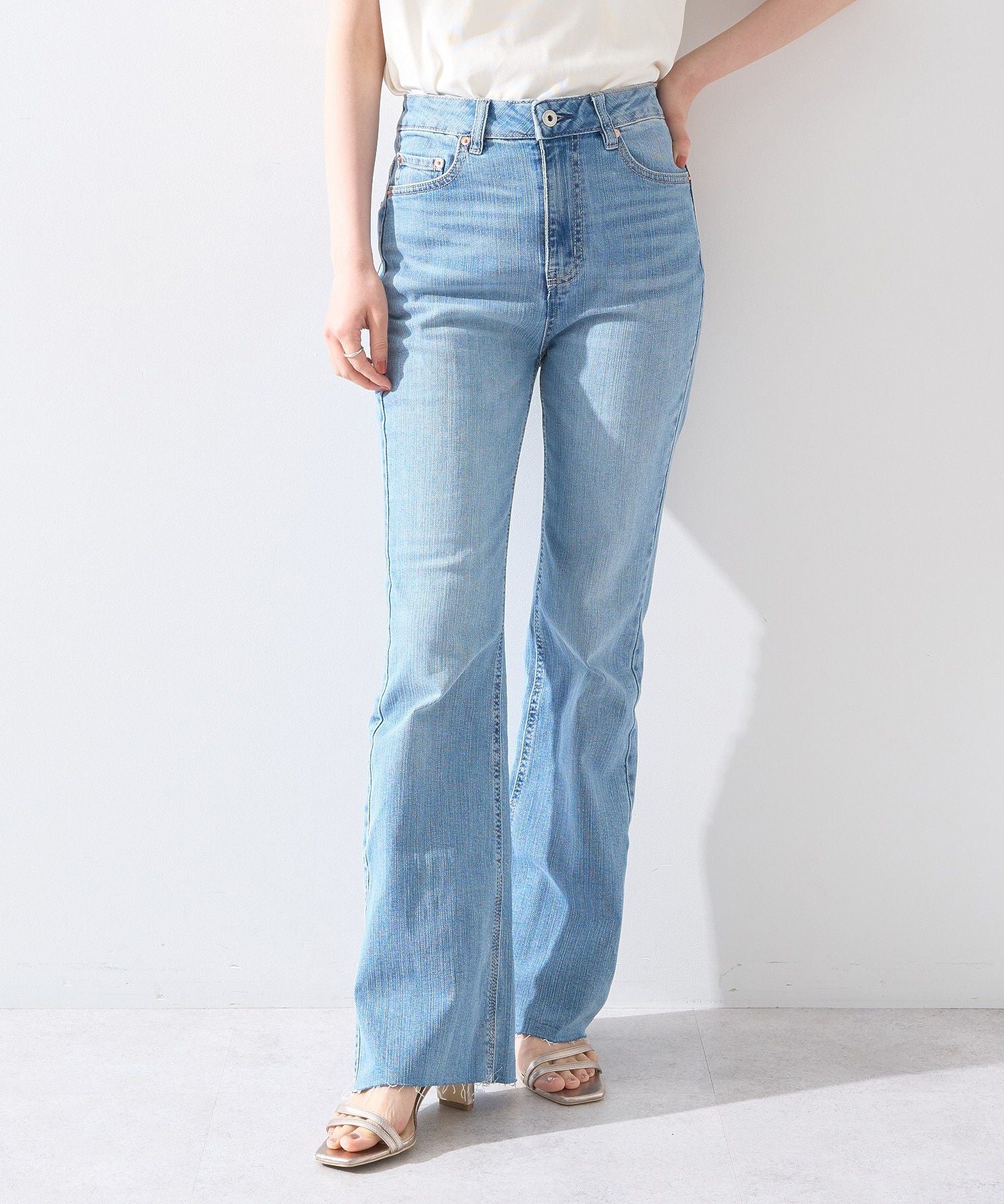 アースミュージックアンドエコロジー earth music&ecology セルフカットフレアデニムパンツ （ライトインディゴ） ライトインディゴ