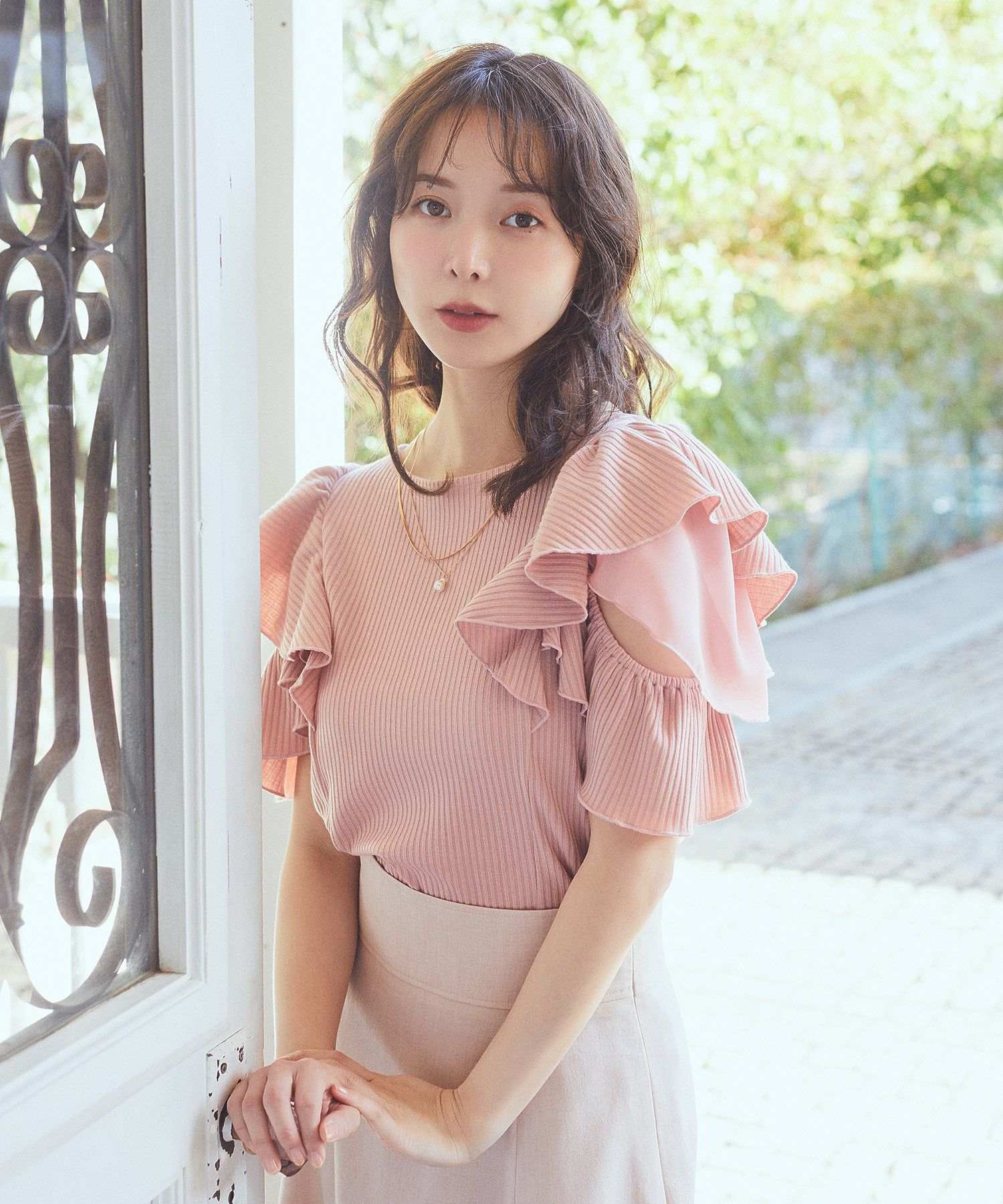 アースミュージックアンドエコロジー earth music&ecology 袖フリルデザインプルオーバー （ピンク） ピンク