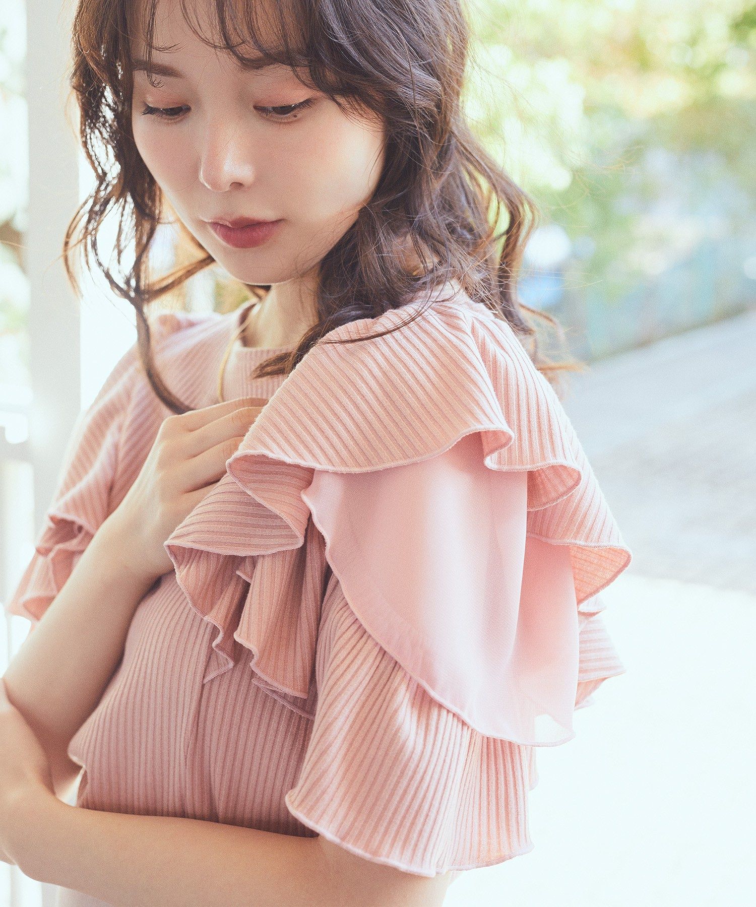 アースミュージックアンドエコロジー earth music&ecology 袖フリルデザインプルオーバー （ピンク） ピンク