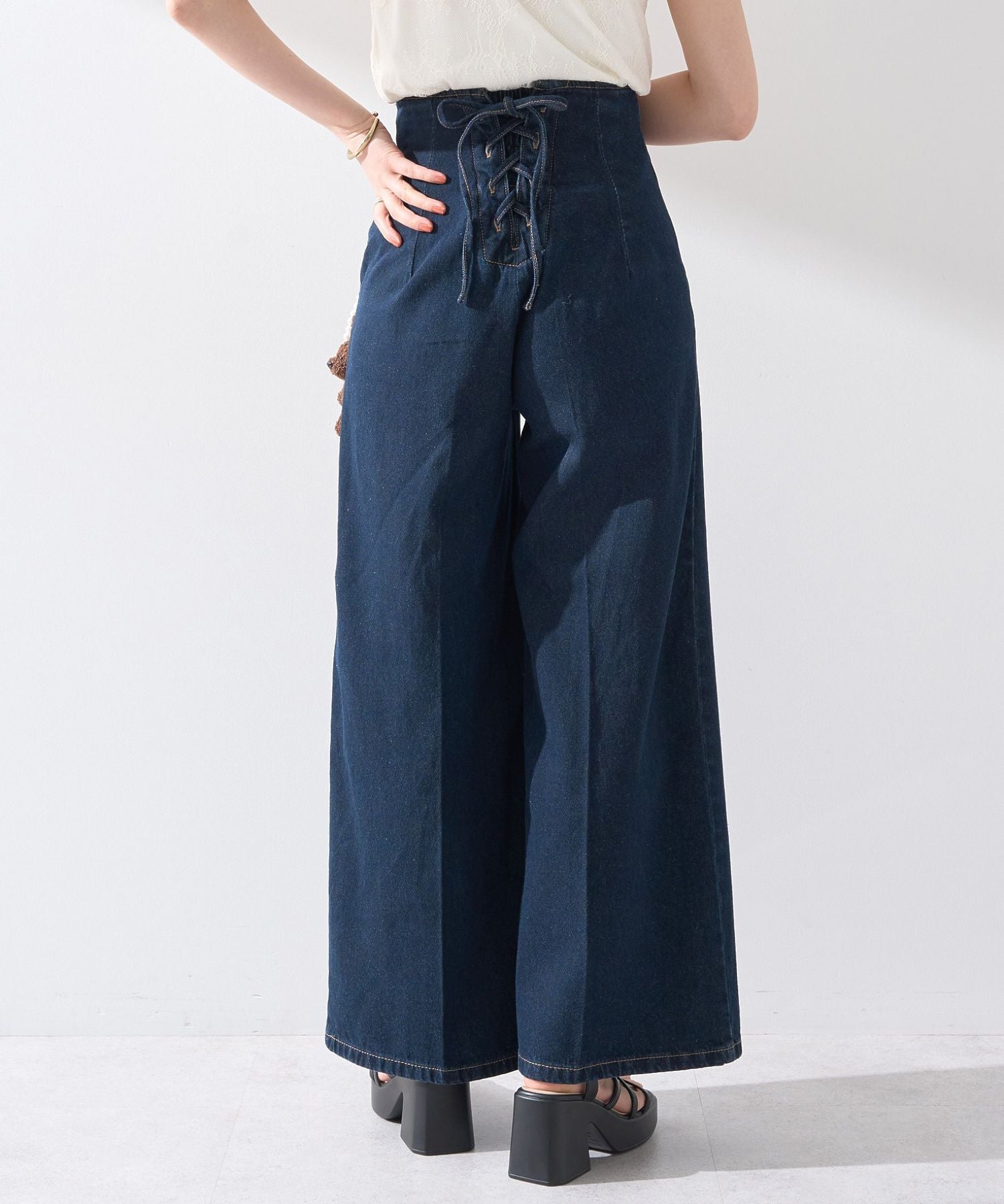 アースミュージックアンドエコロジー earth music&ecology フロントZIPバックレースアップデニム （ミディアムインディゴ） ミディアムインディゴ